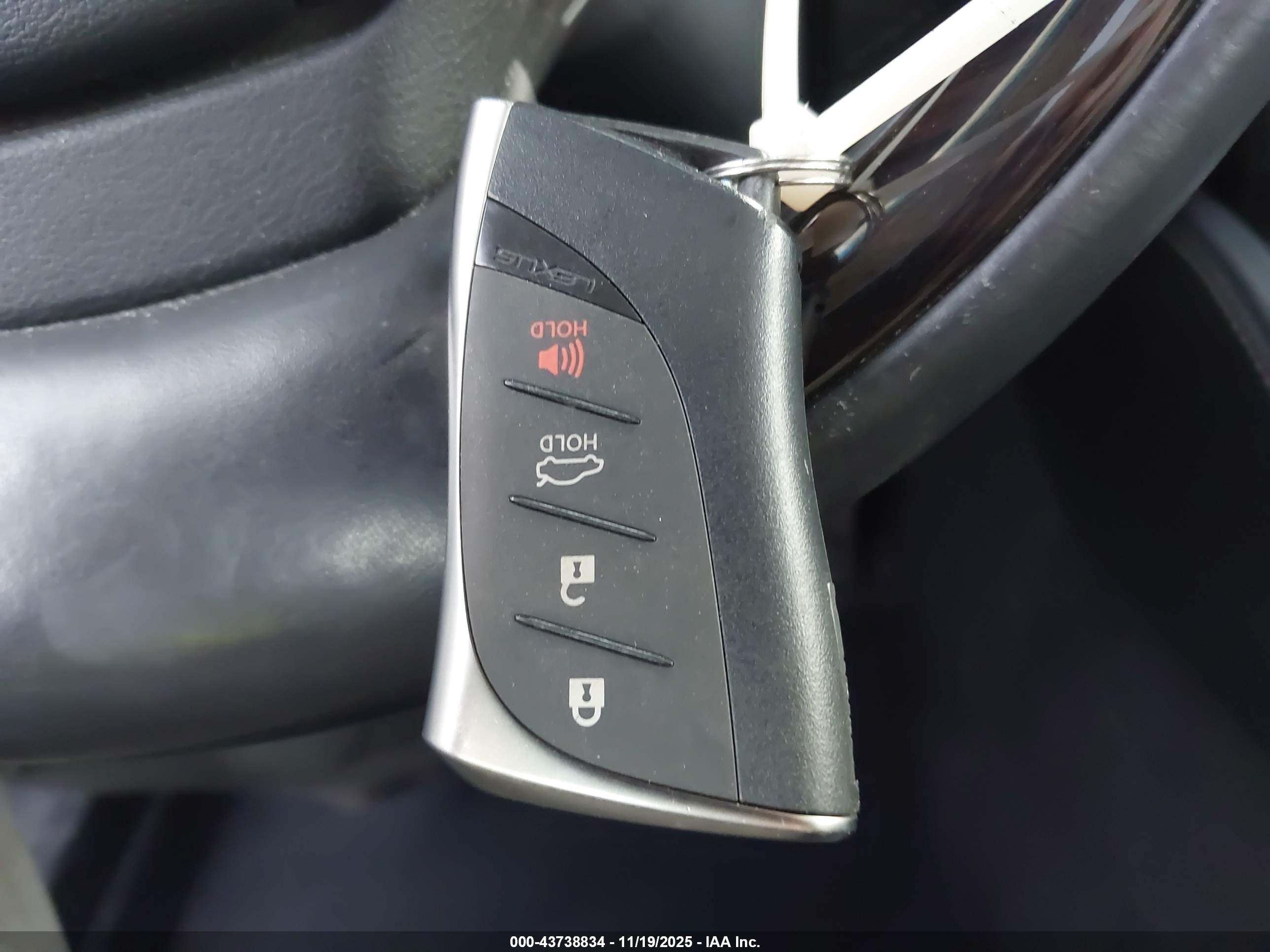 LEXUS ES image 11
