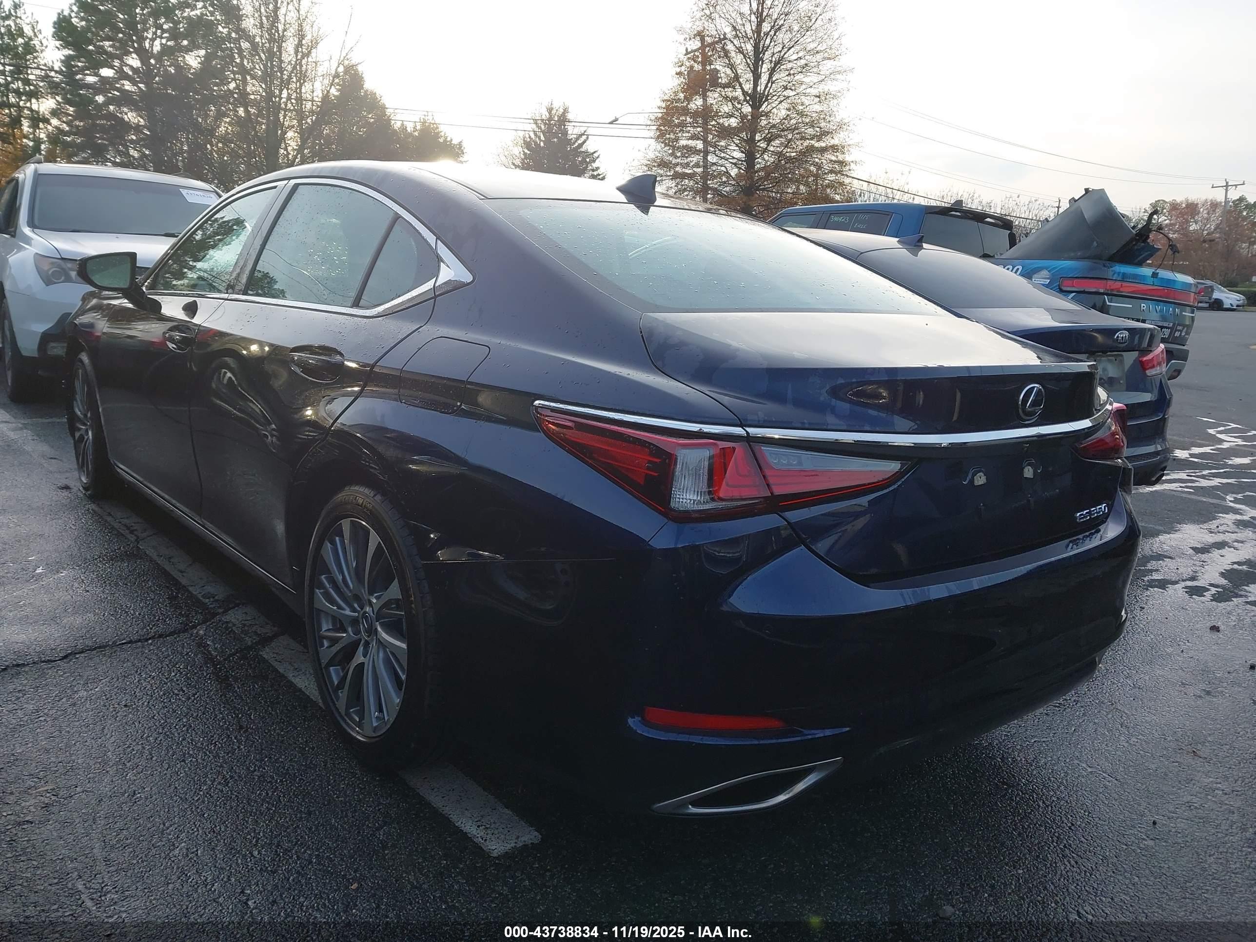 LEXUS ES image 3