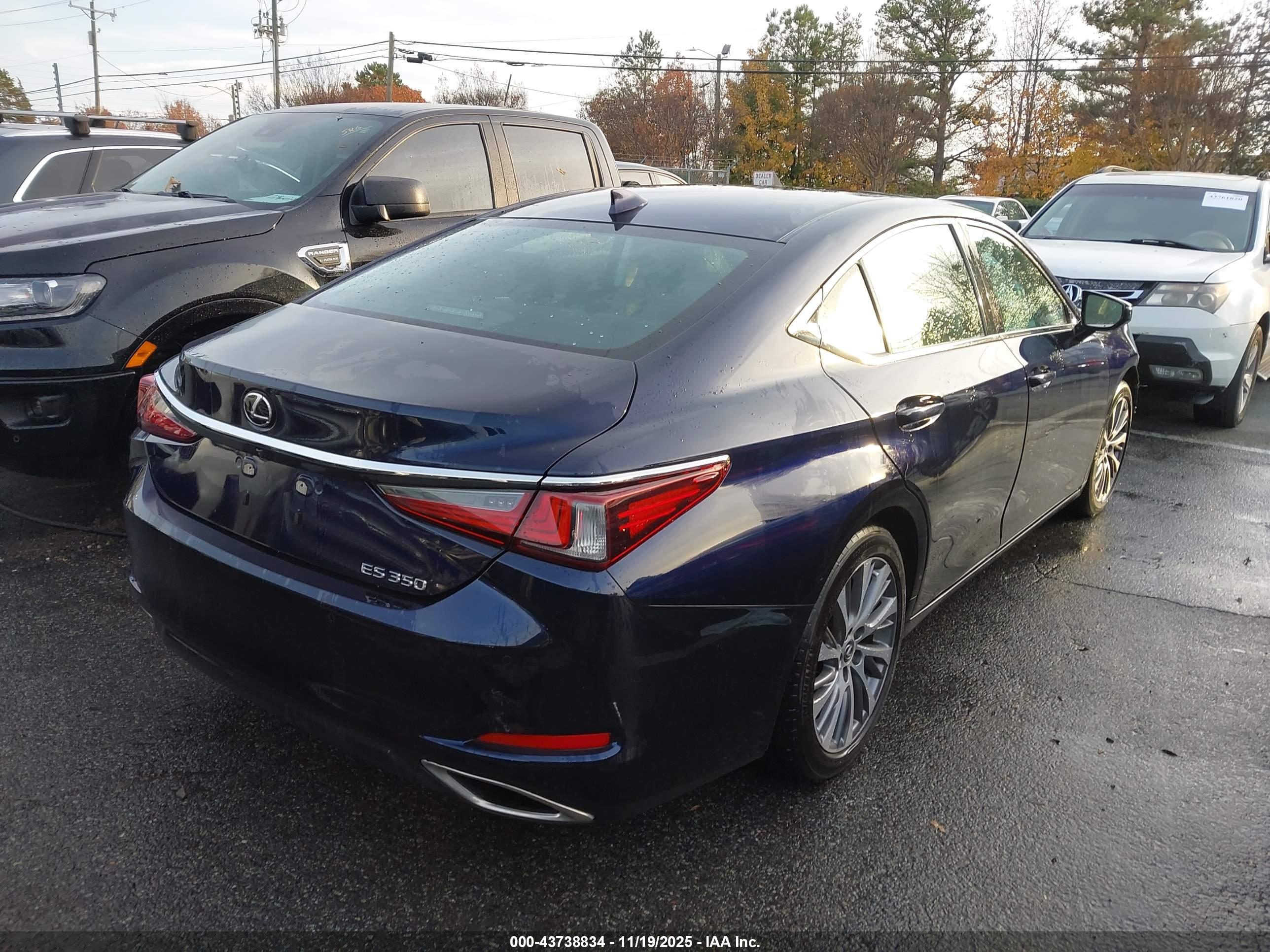 LEXUS ES image 4