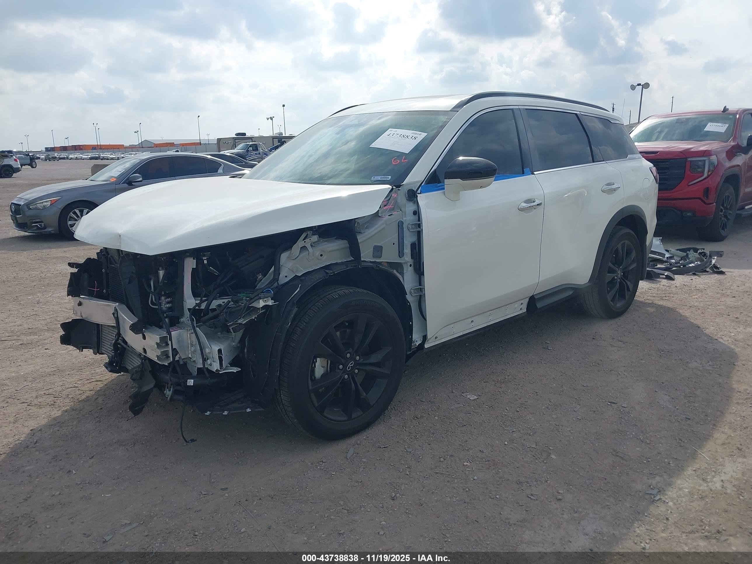 INFINITI QX60 image 2