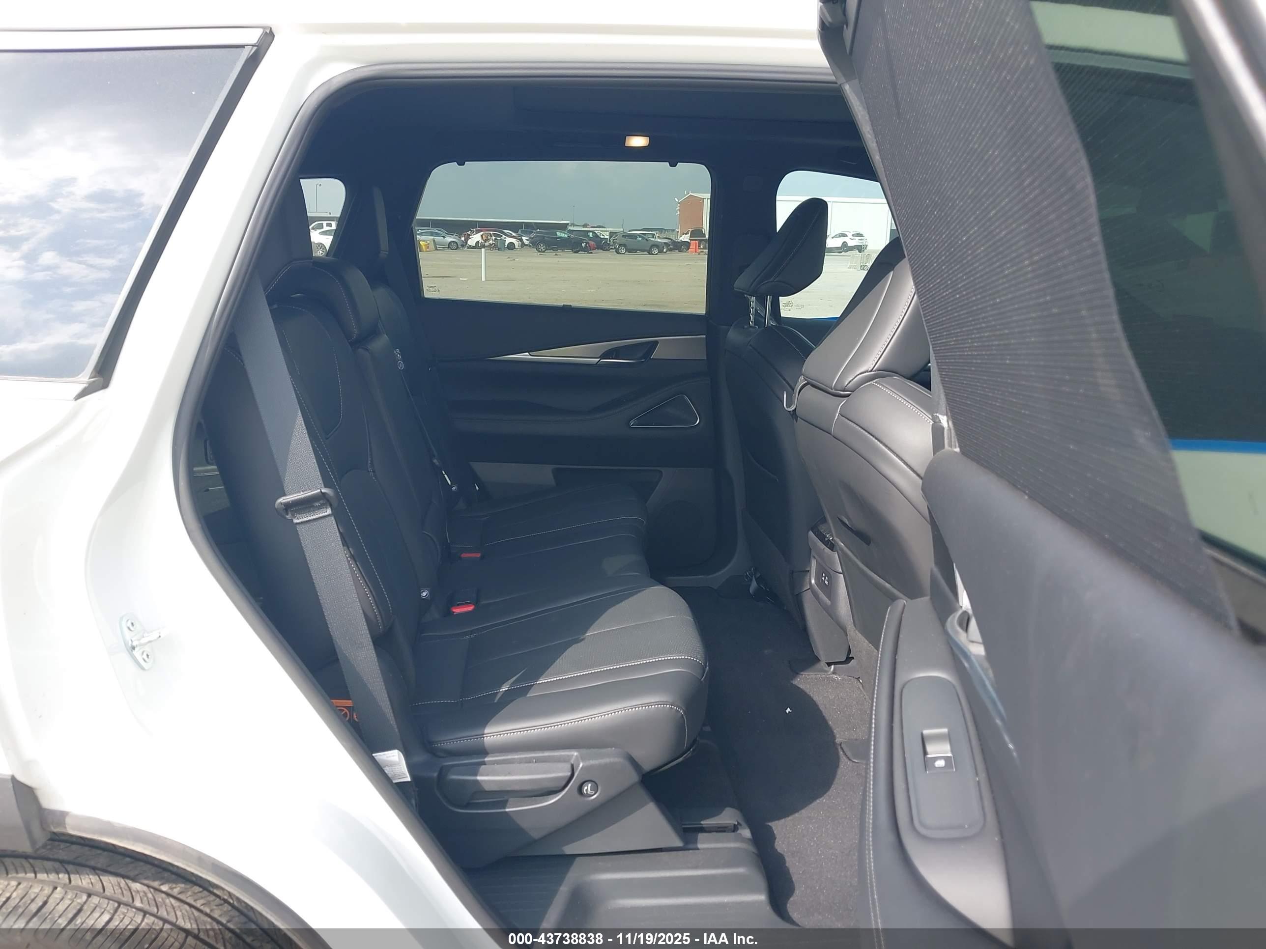 INFINITI QX60 image 8