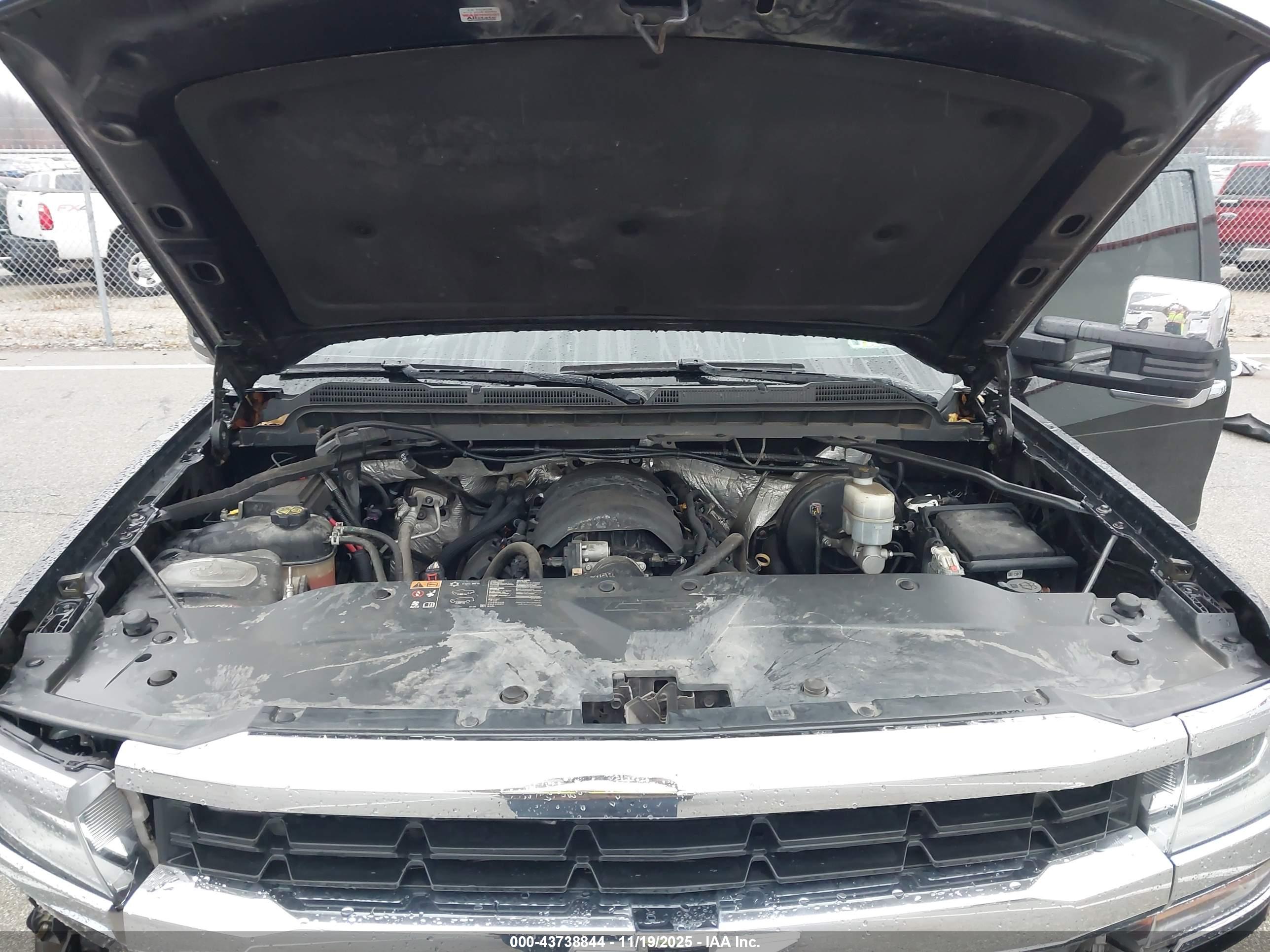 CHEVROLET SILVERADO image 10