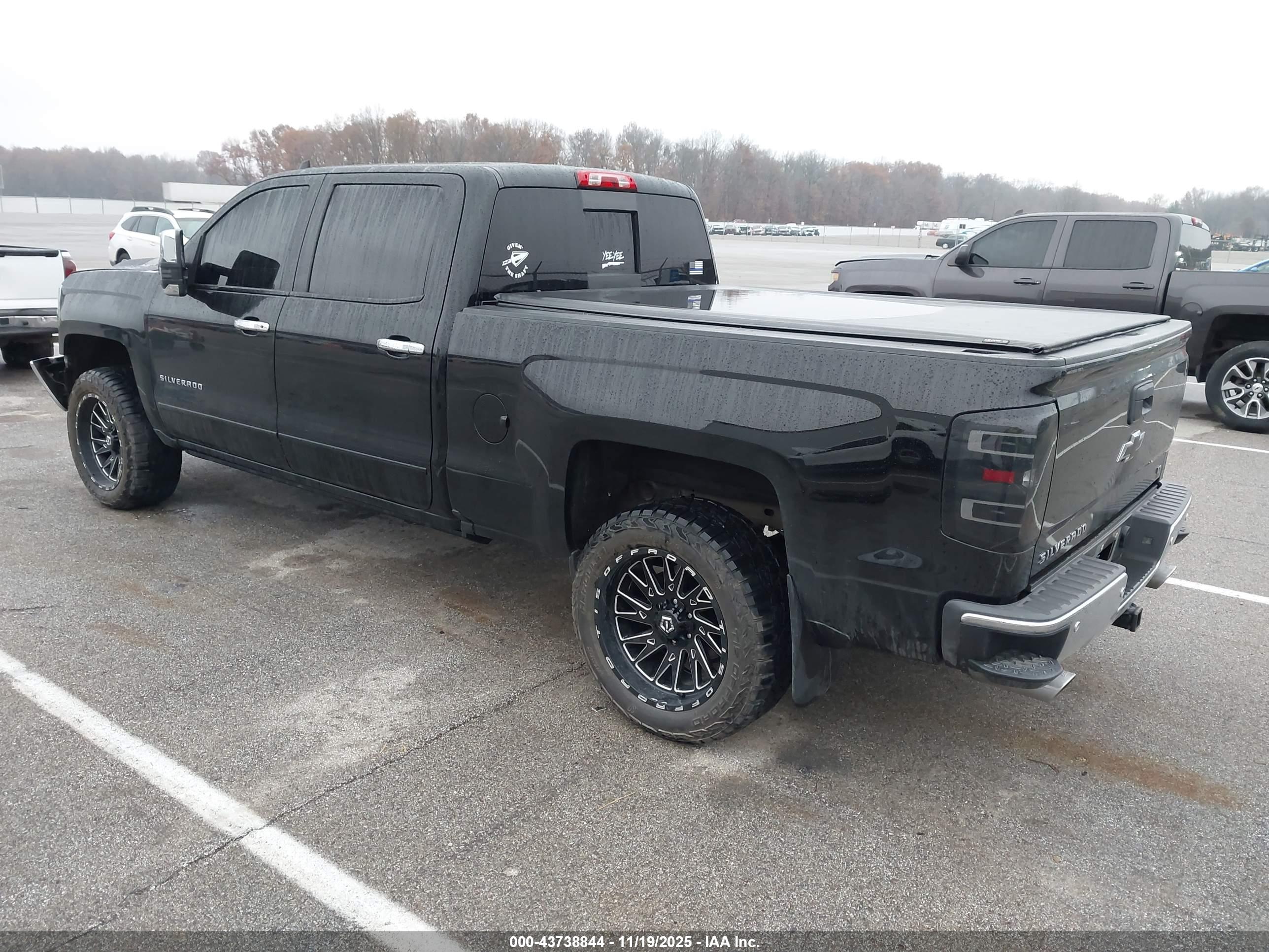 CHEVROLET SILVERADO image 3