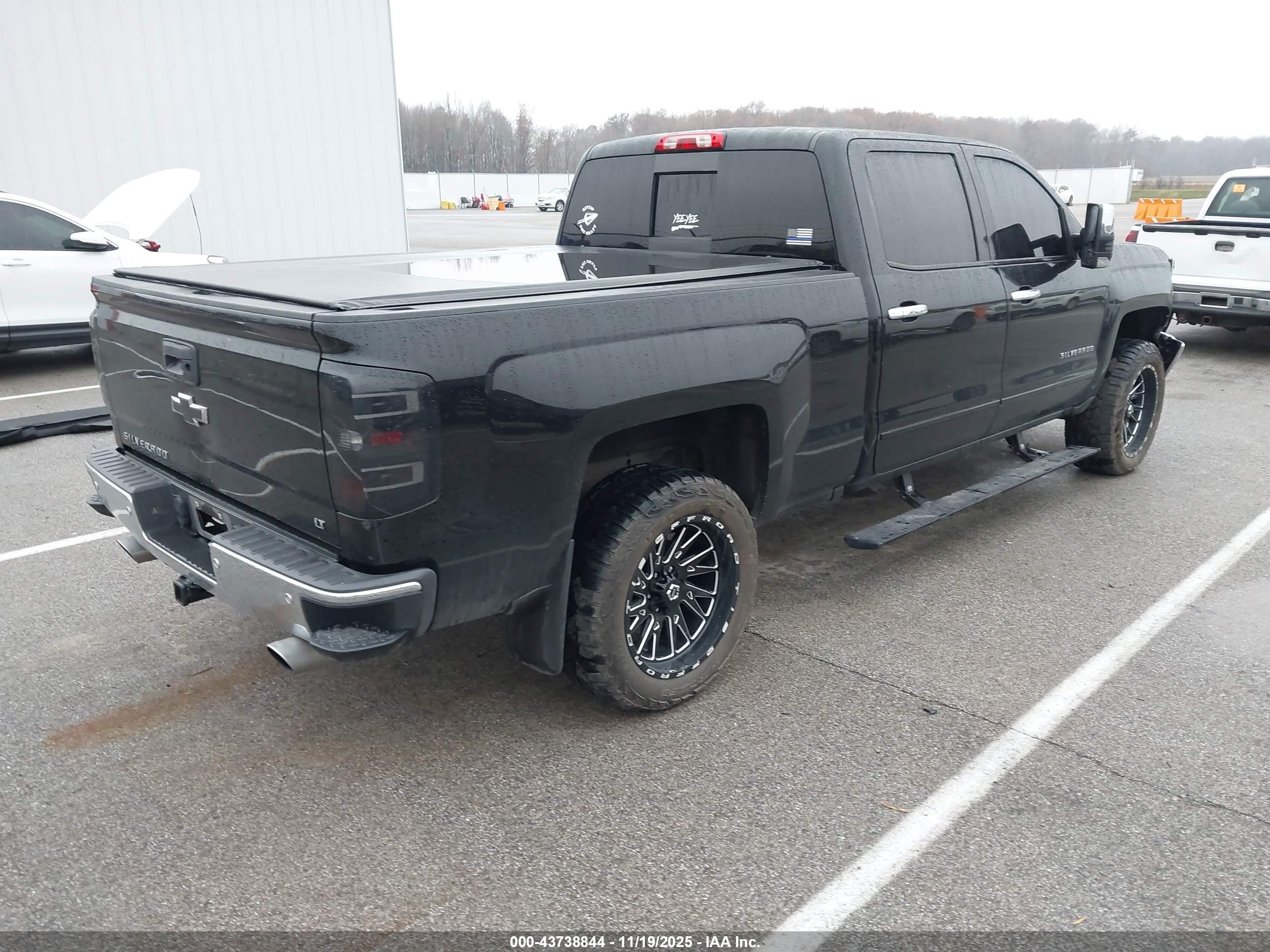 CHEVROLET SILVERADO image 4