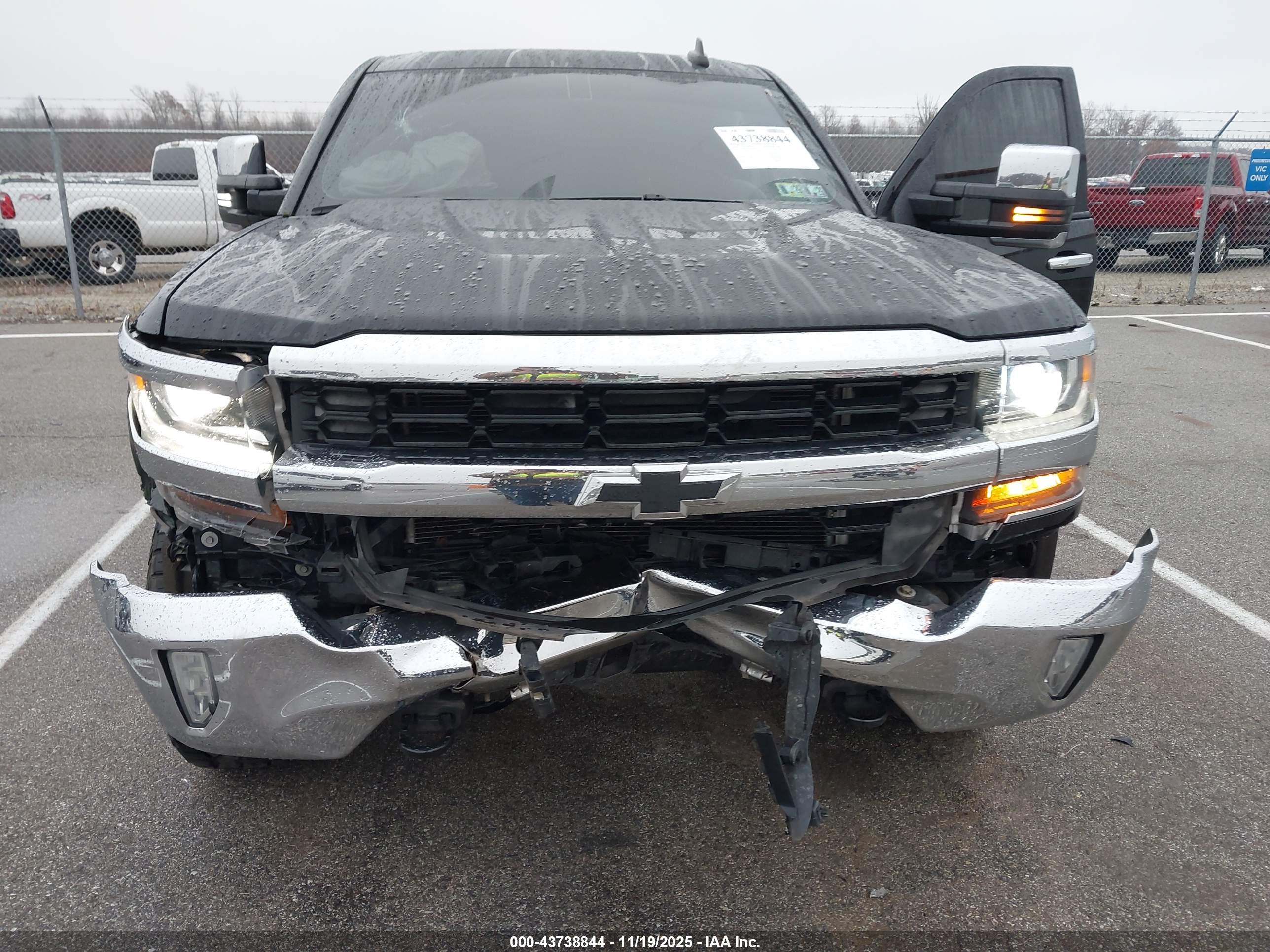 CHEVROLET SILVERADO image 6