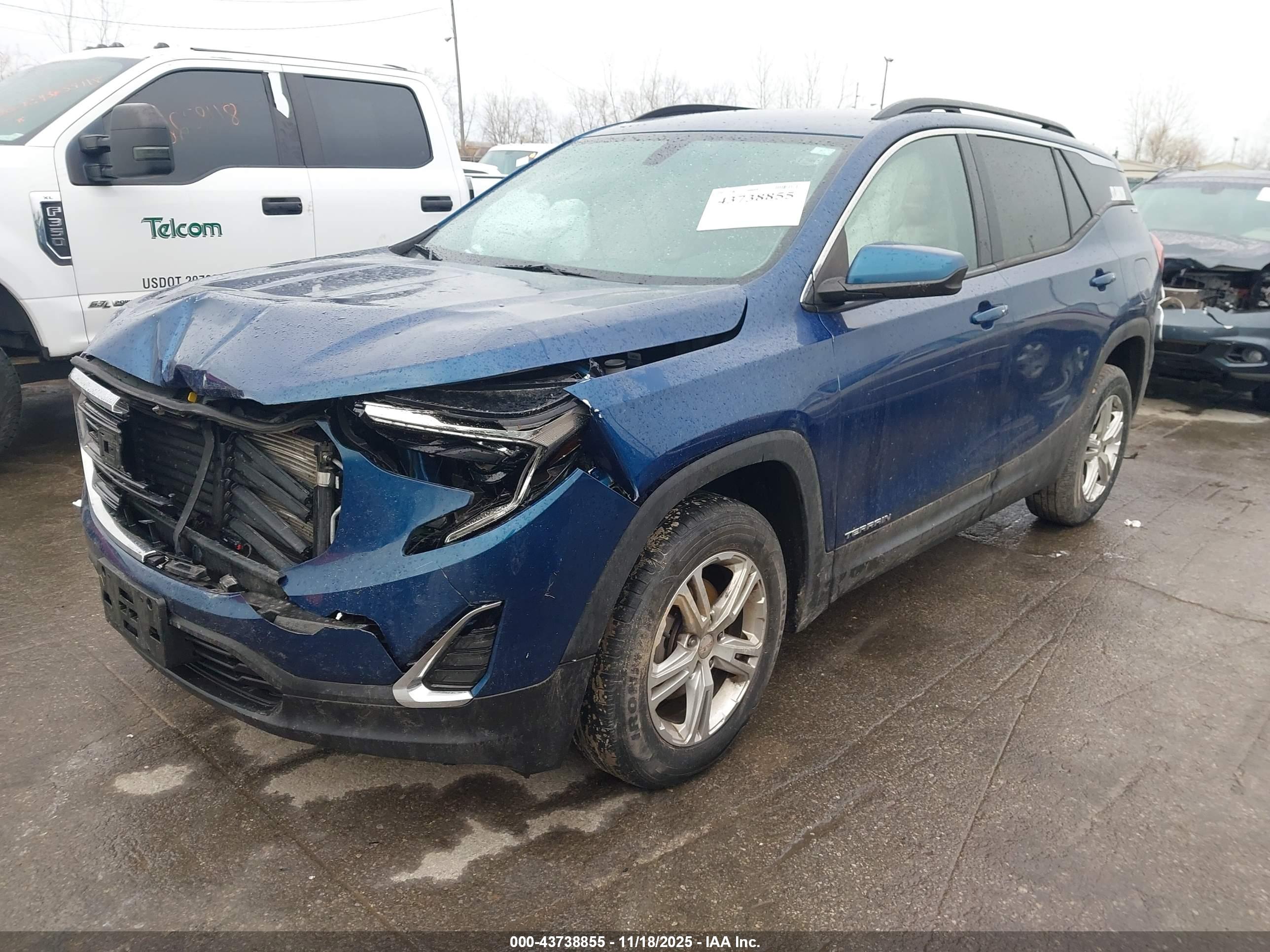 GMC TERRAIN image 2