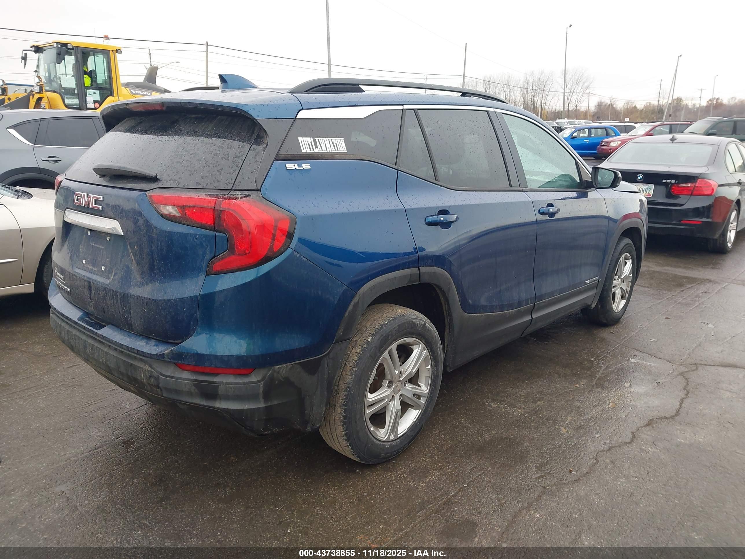 GMC TERRAIN image 4