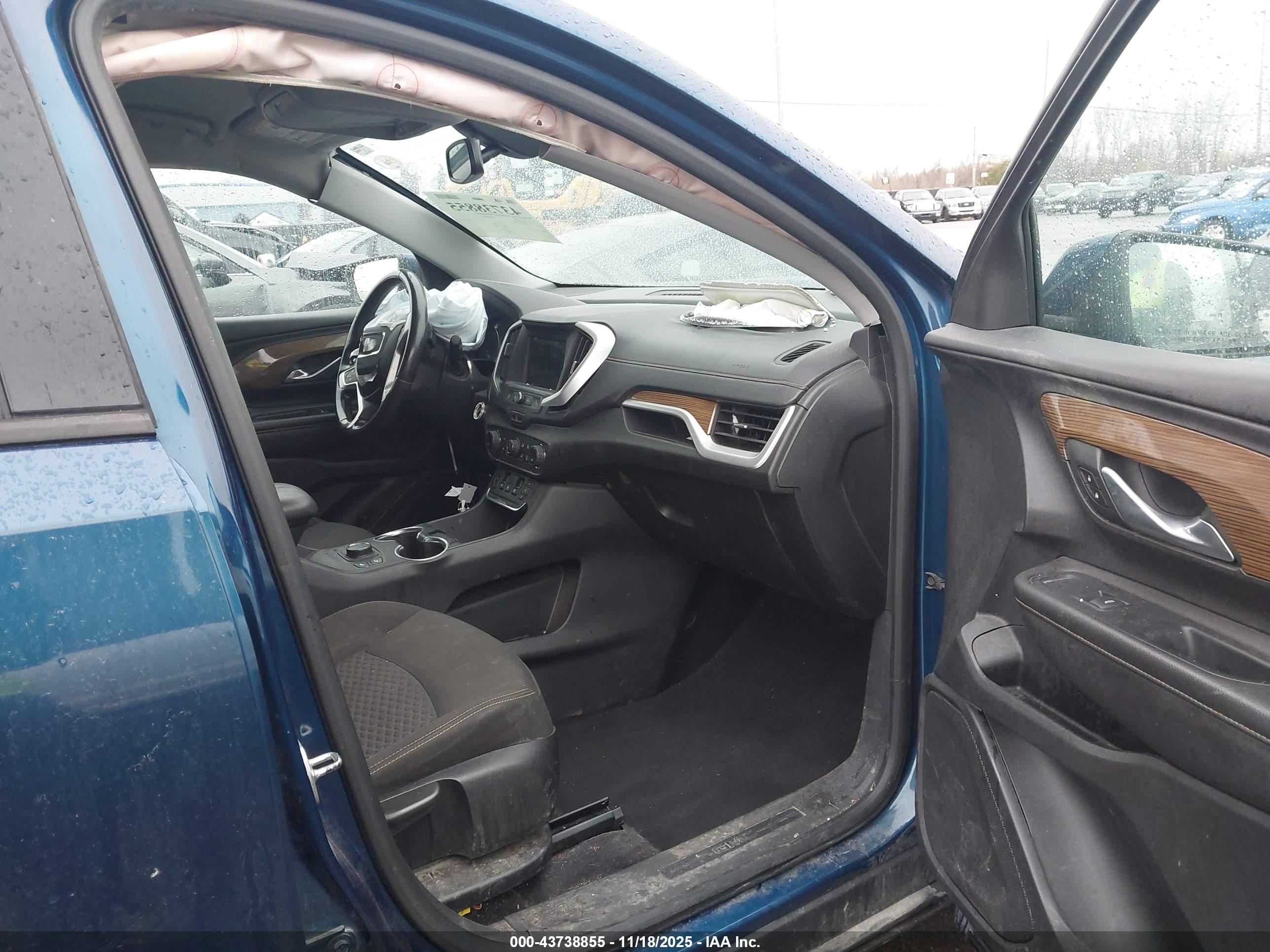 GMC TERRAIN image 5