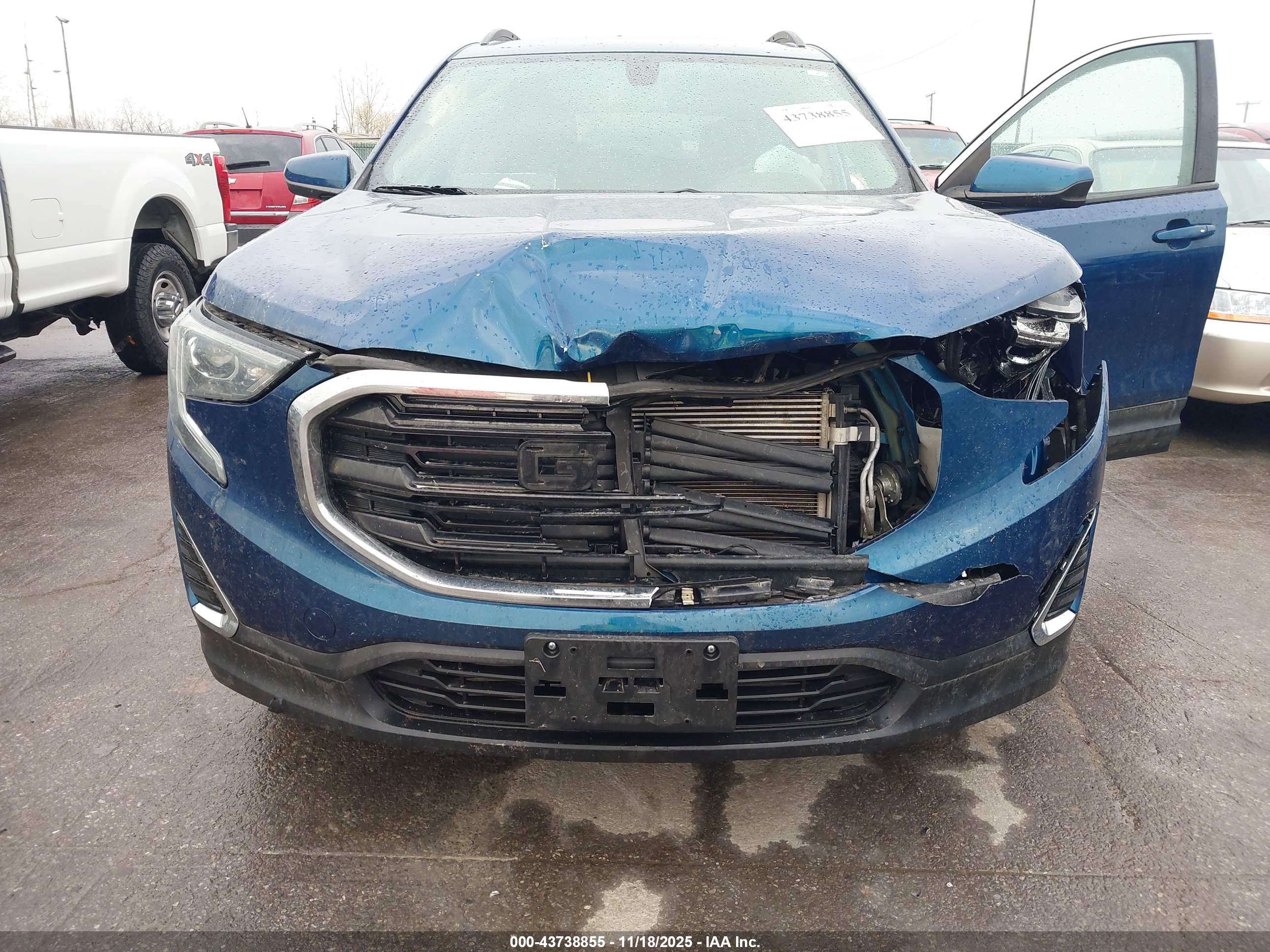 GMC TERRAIN image 6