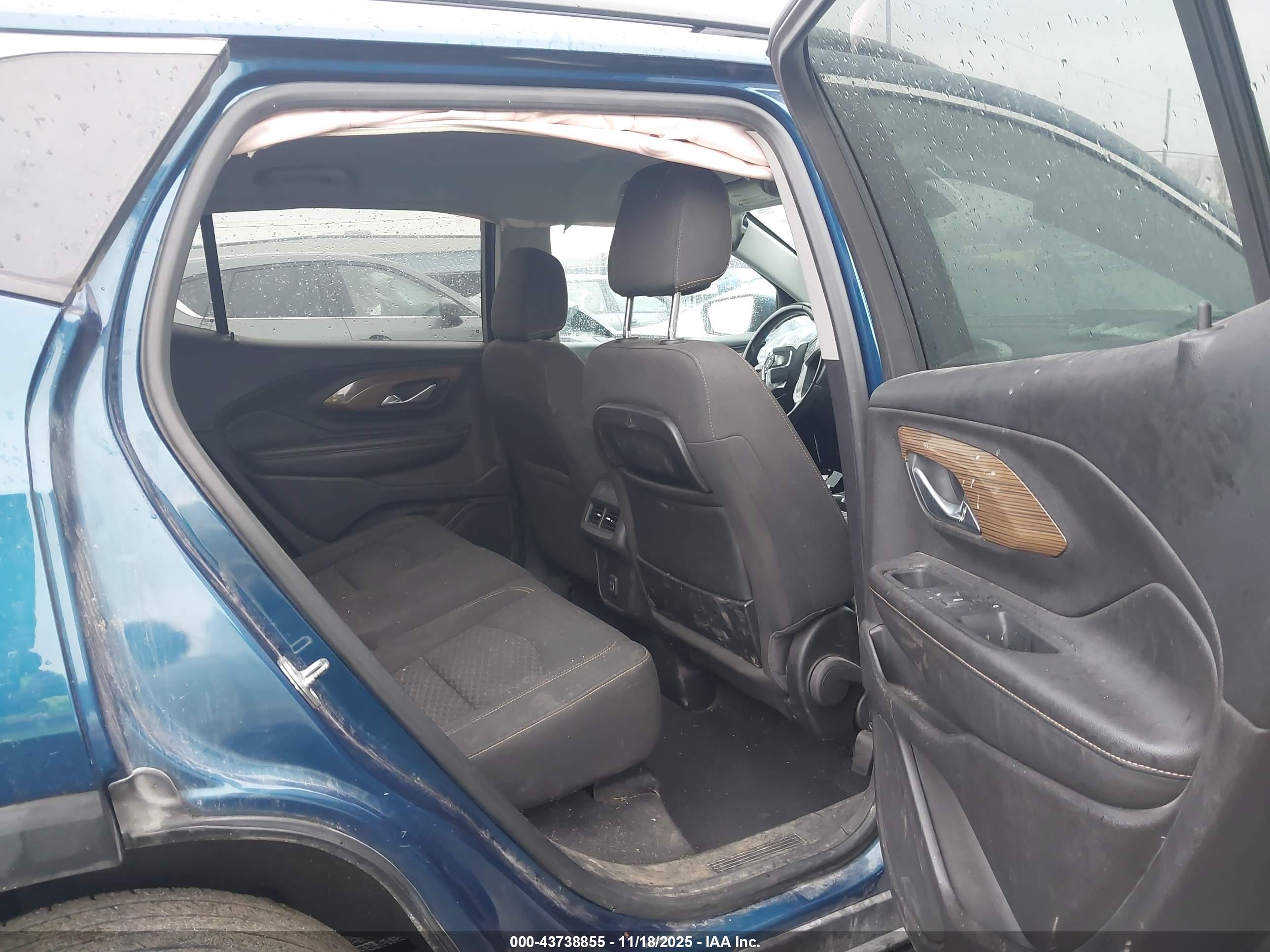 GMC TERRAIN image 8