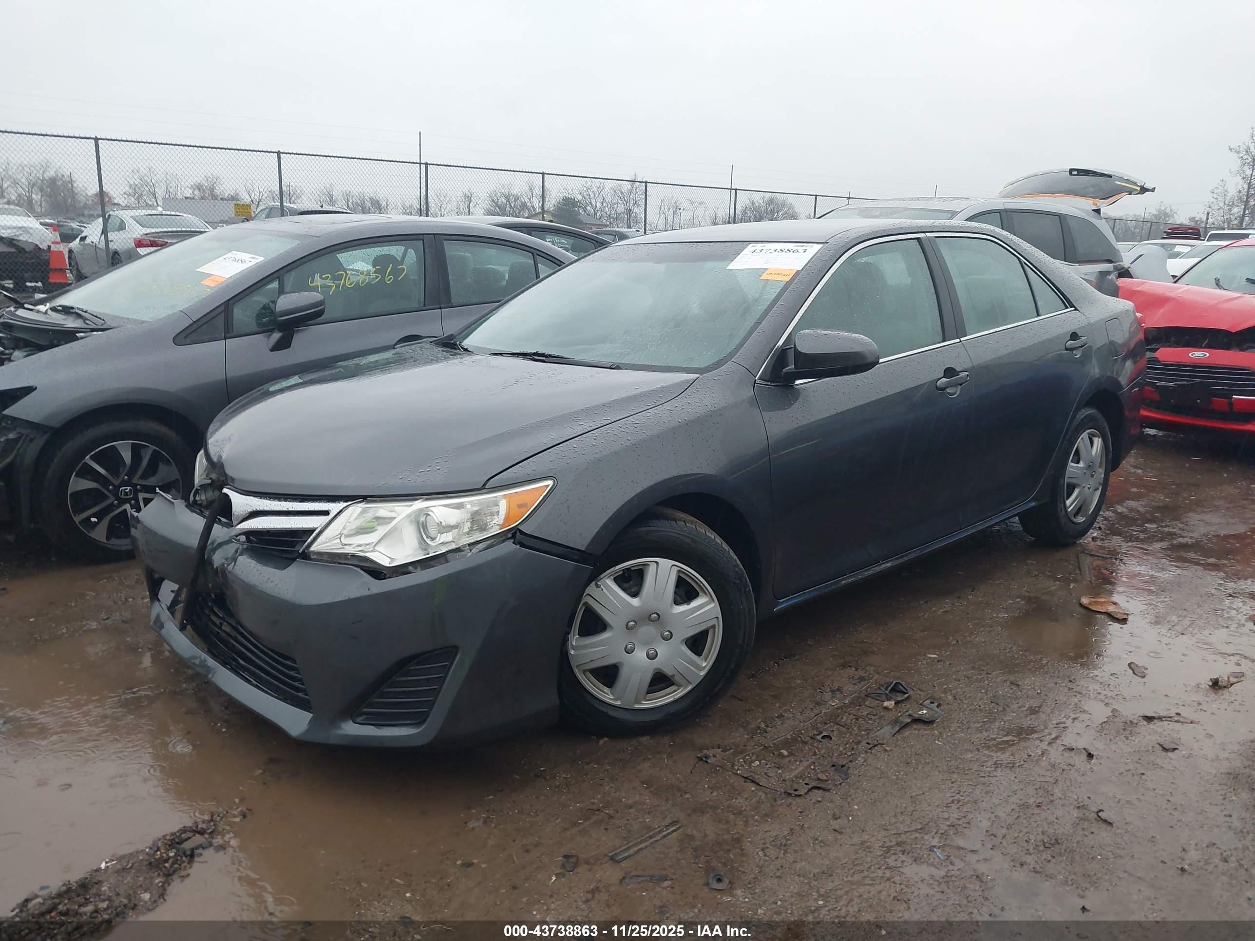 TOYOTA CAMRY image 2