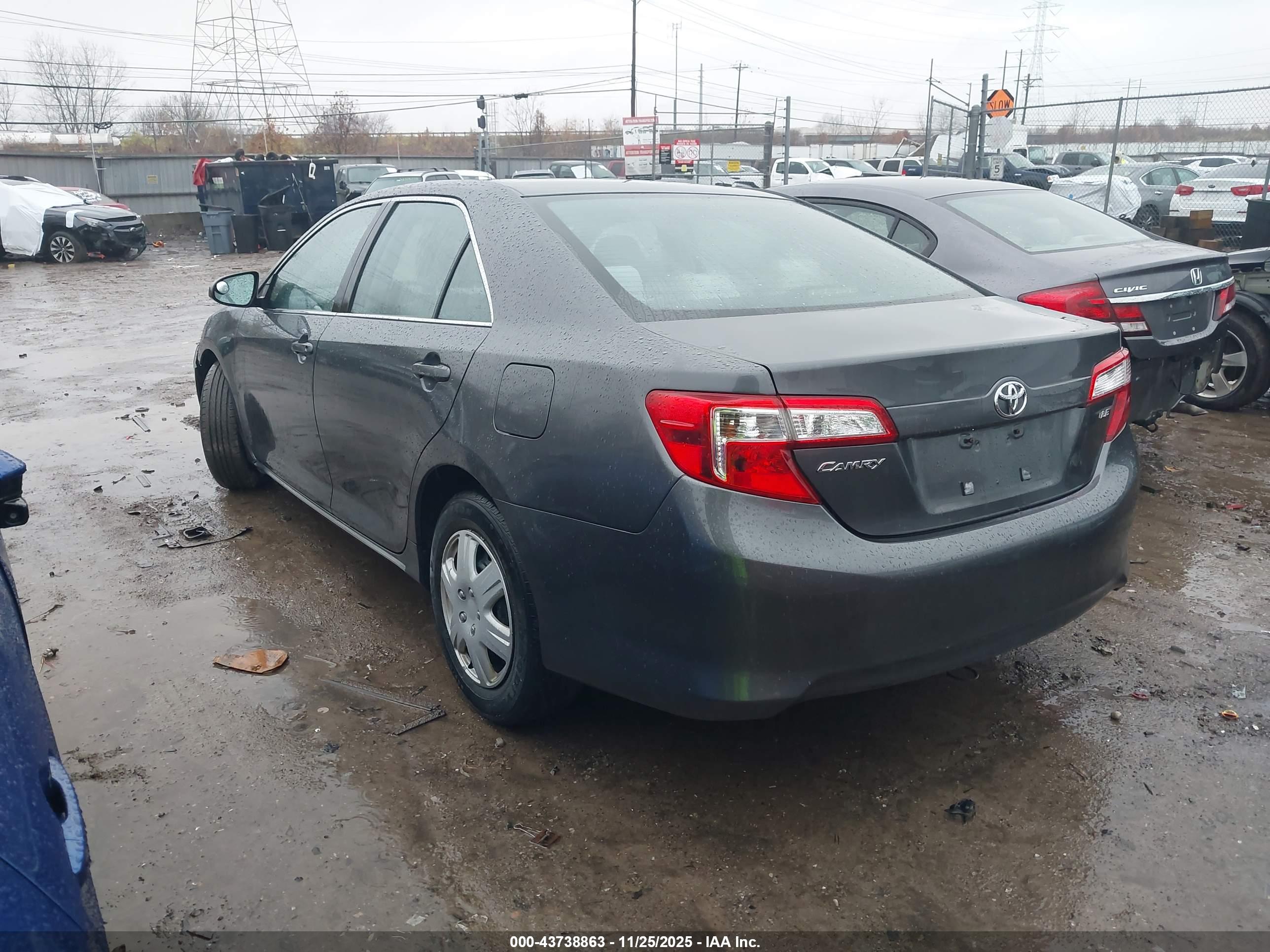 TOYOTA CAMRY image 3
