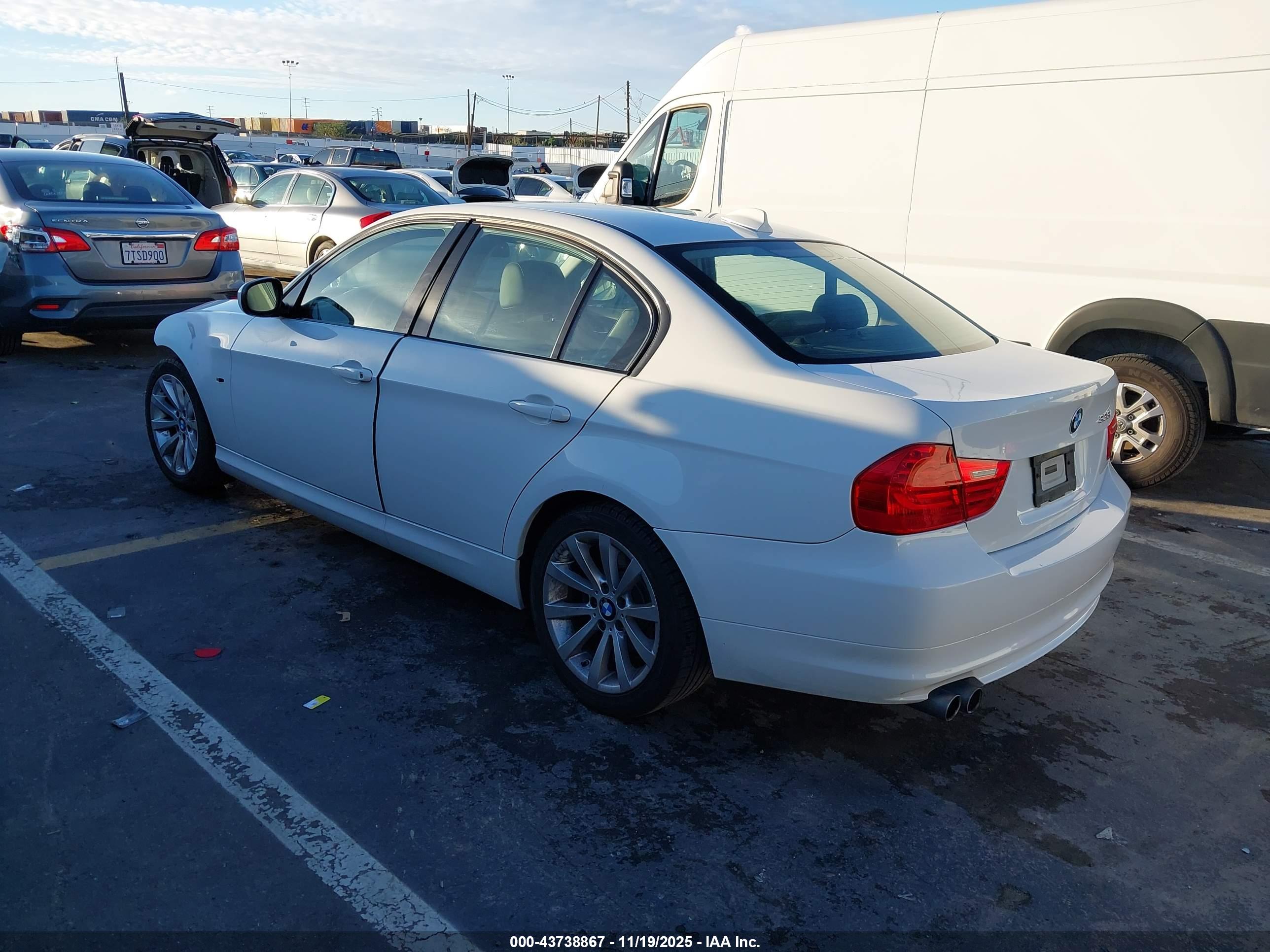 BMW 328I image 3