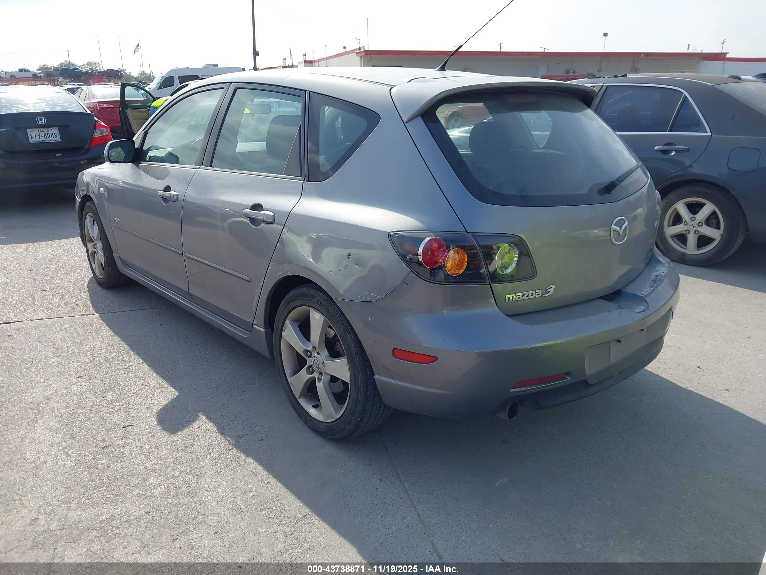 MAZDA MAZDA3 image 3
