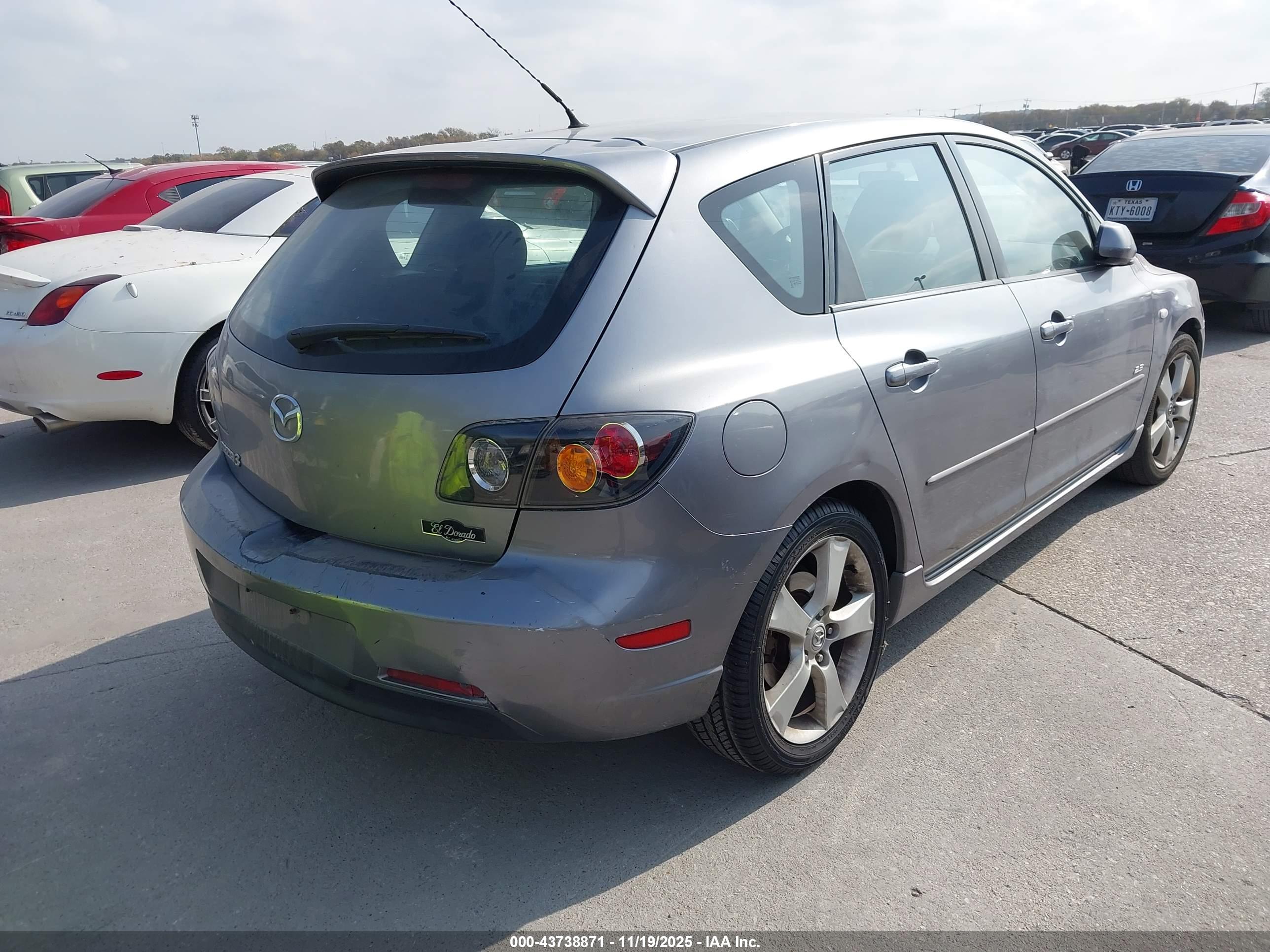 MAZDA MAZDA3 image 4