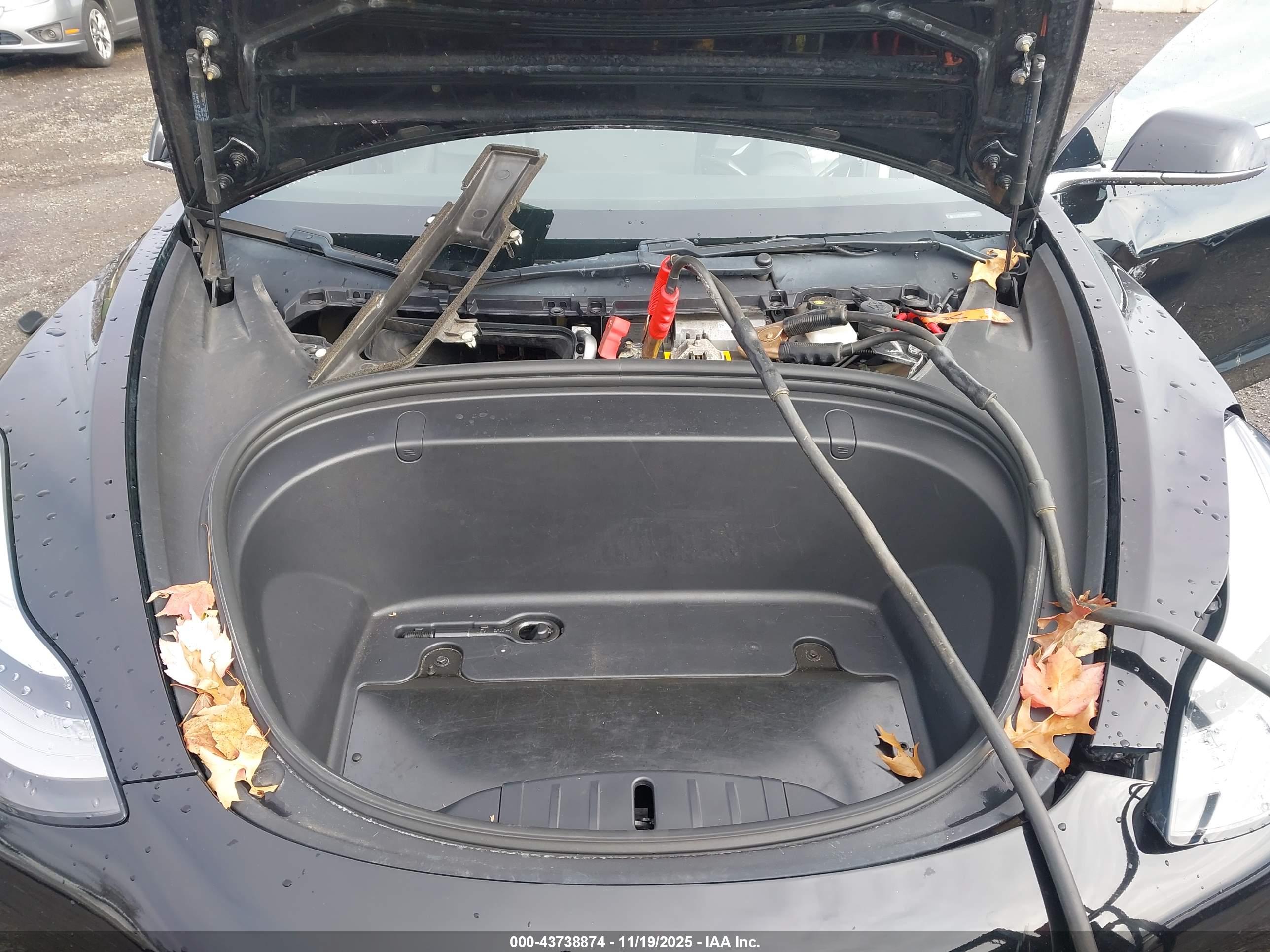 TESLA MODEL image 10