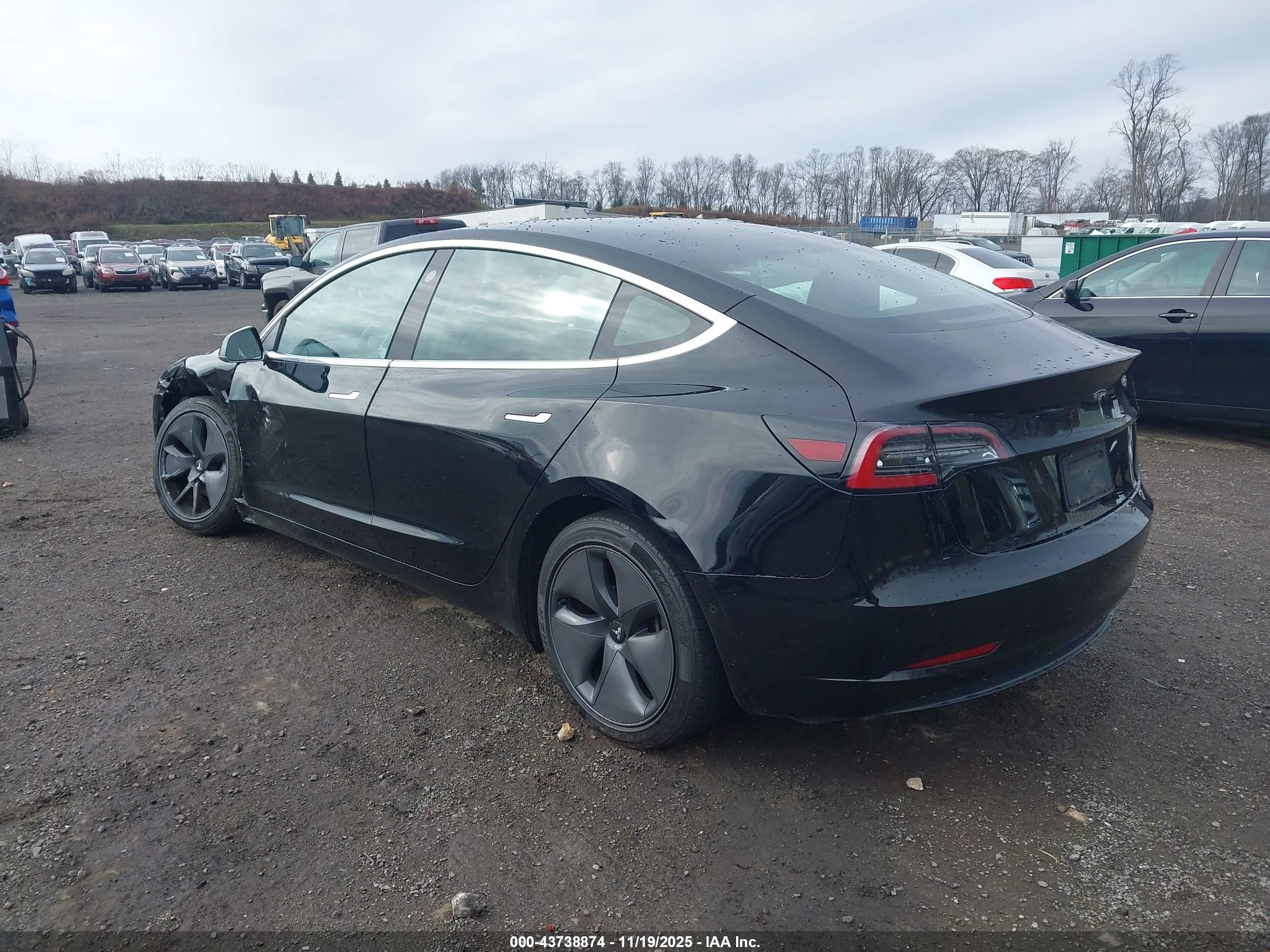 TESLA MODEL image 3