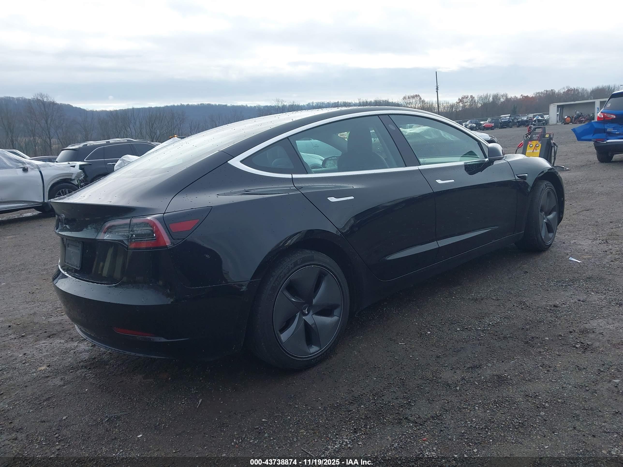 TESLA MODEL image 4