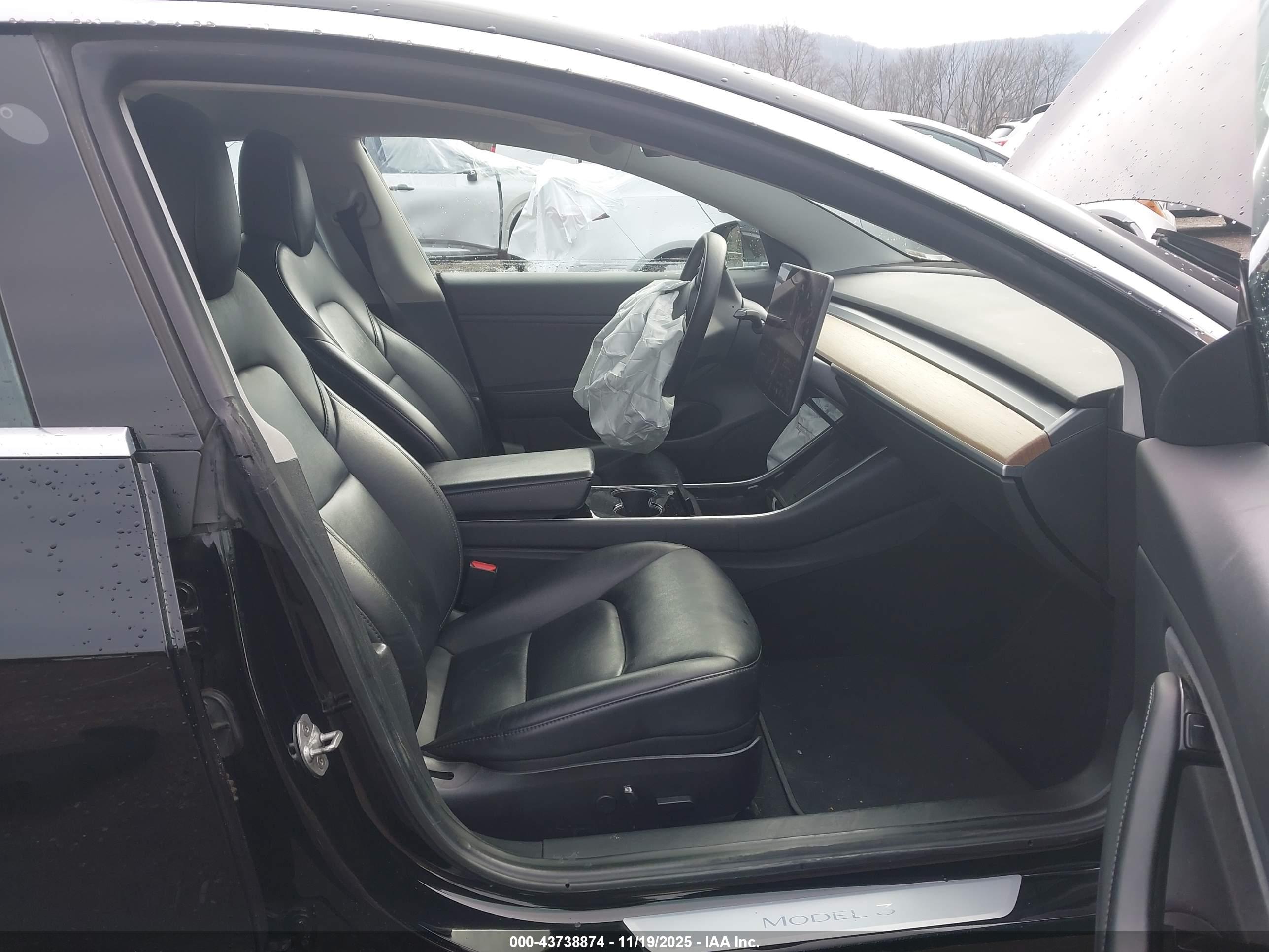 TESLA MODEL image 5