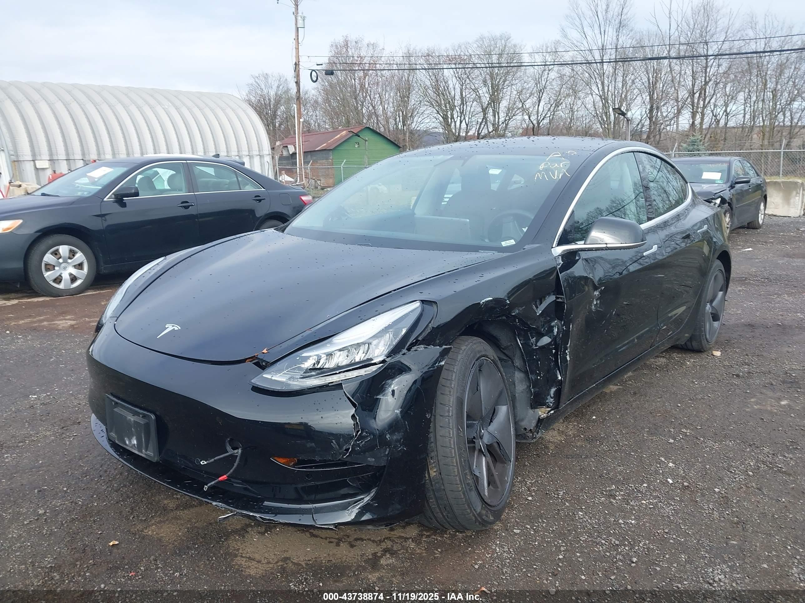 TESLA MODEL image 6