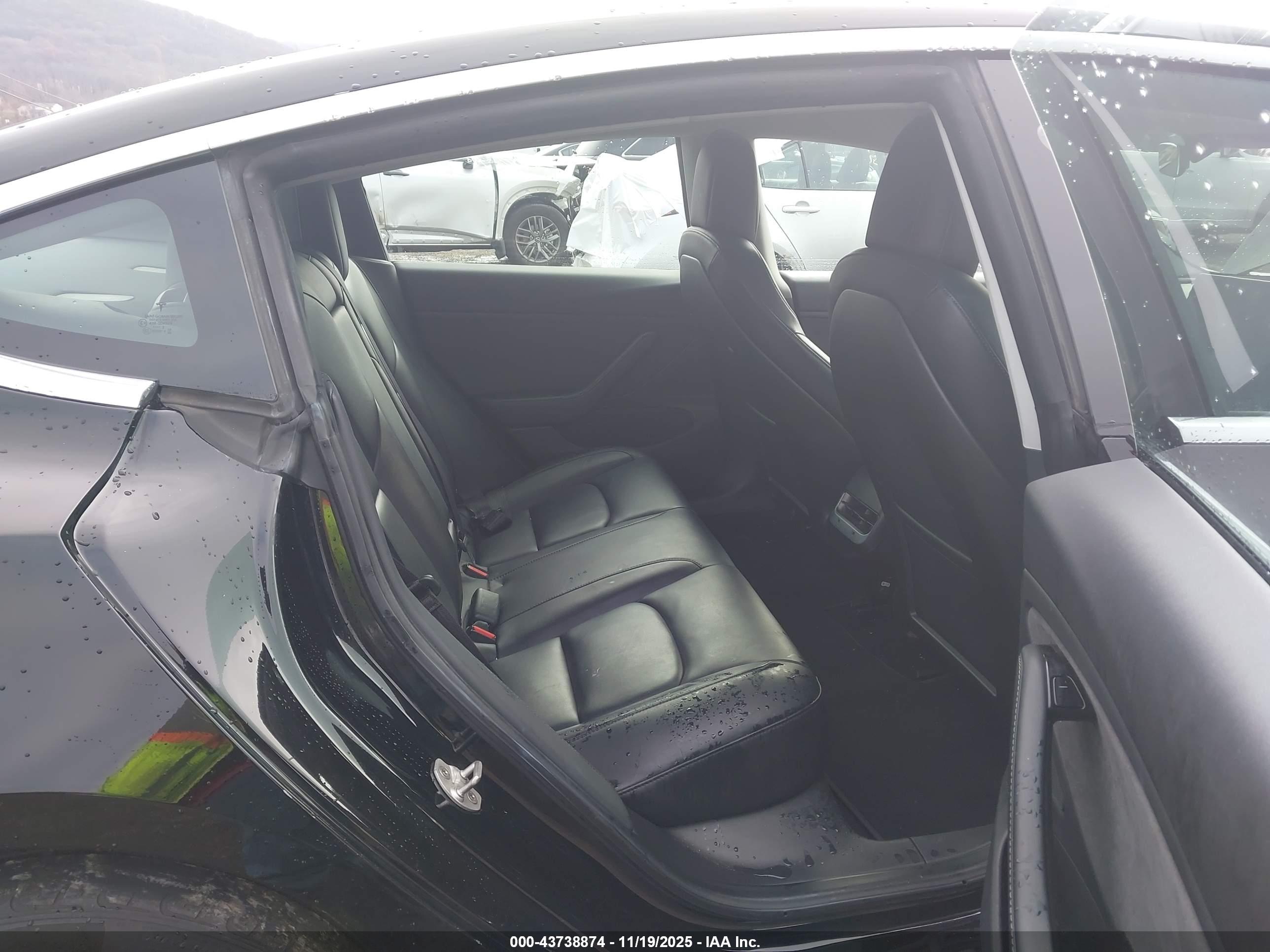 TESLA MODEL image 8