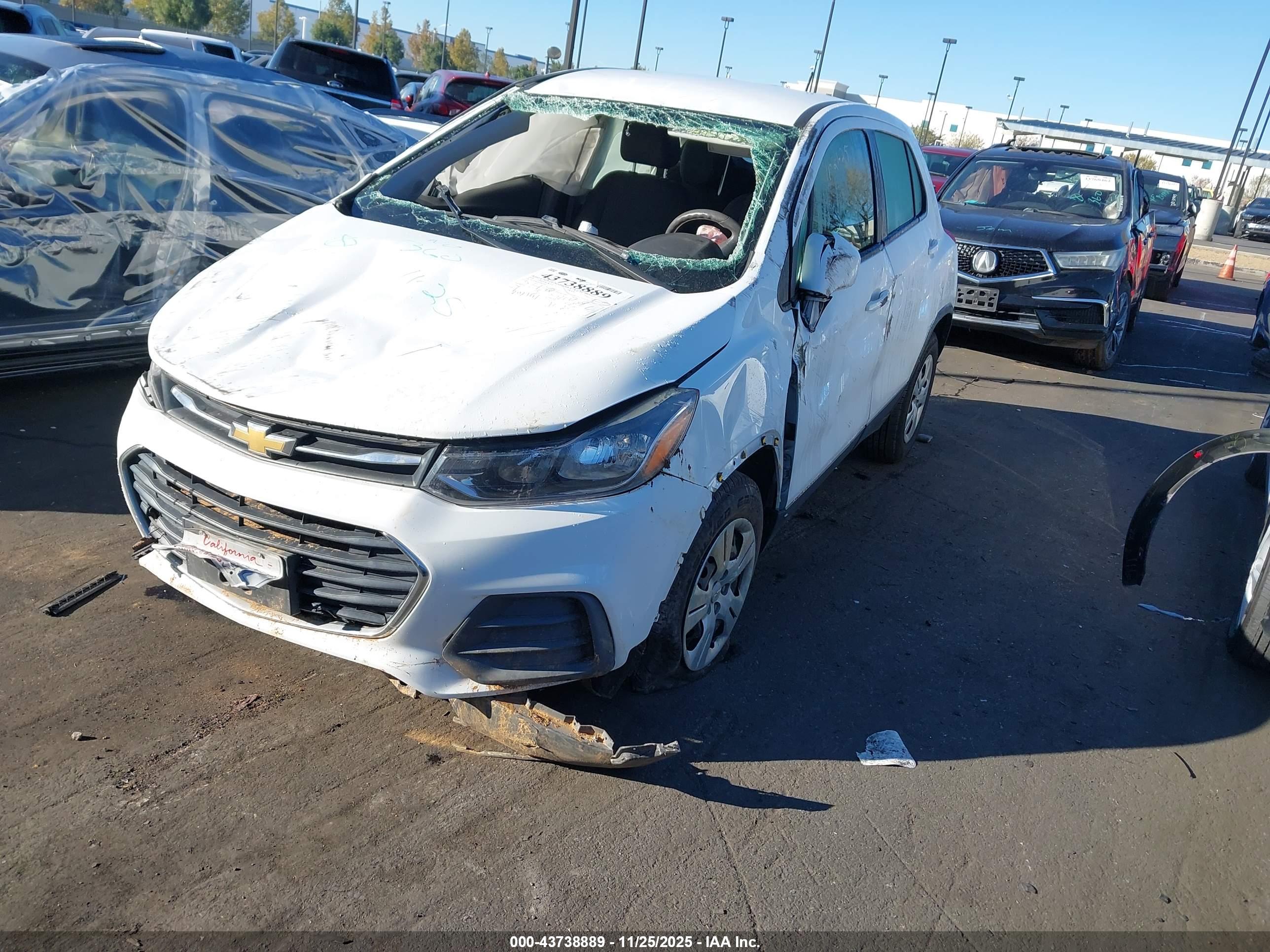 CHEVROLET TRAX image 2