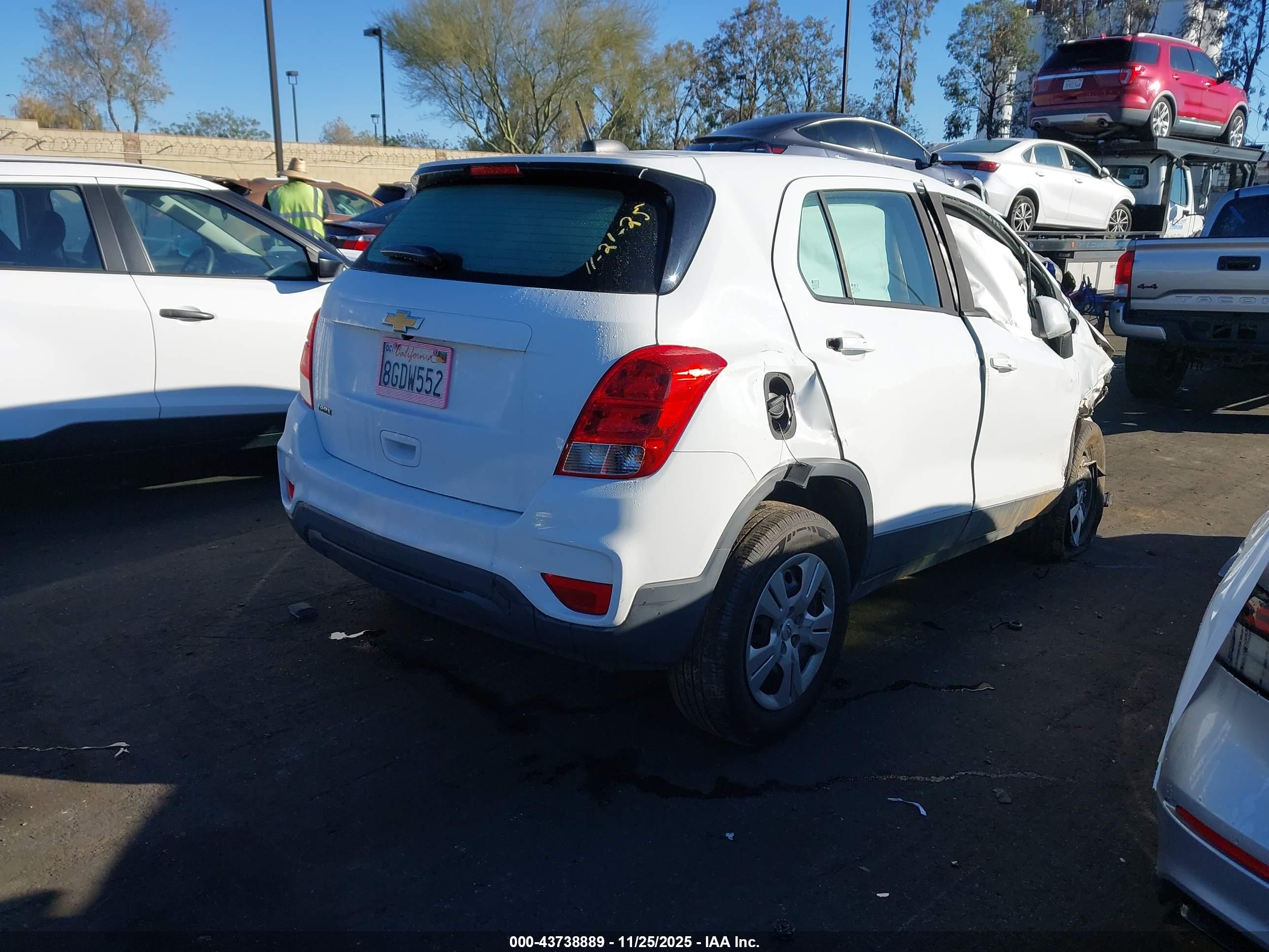 CHEVROLET TRAX image 4
