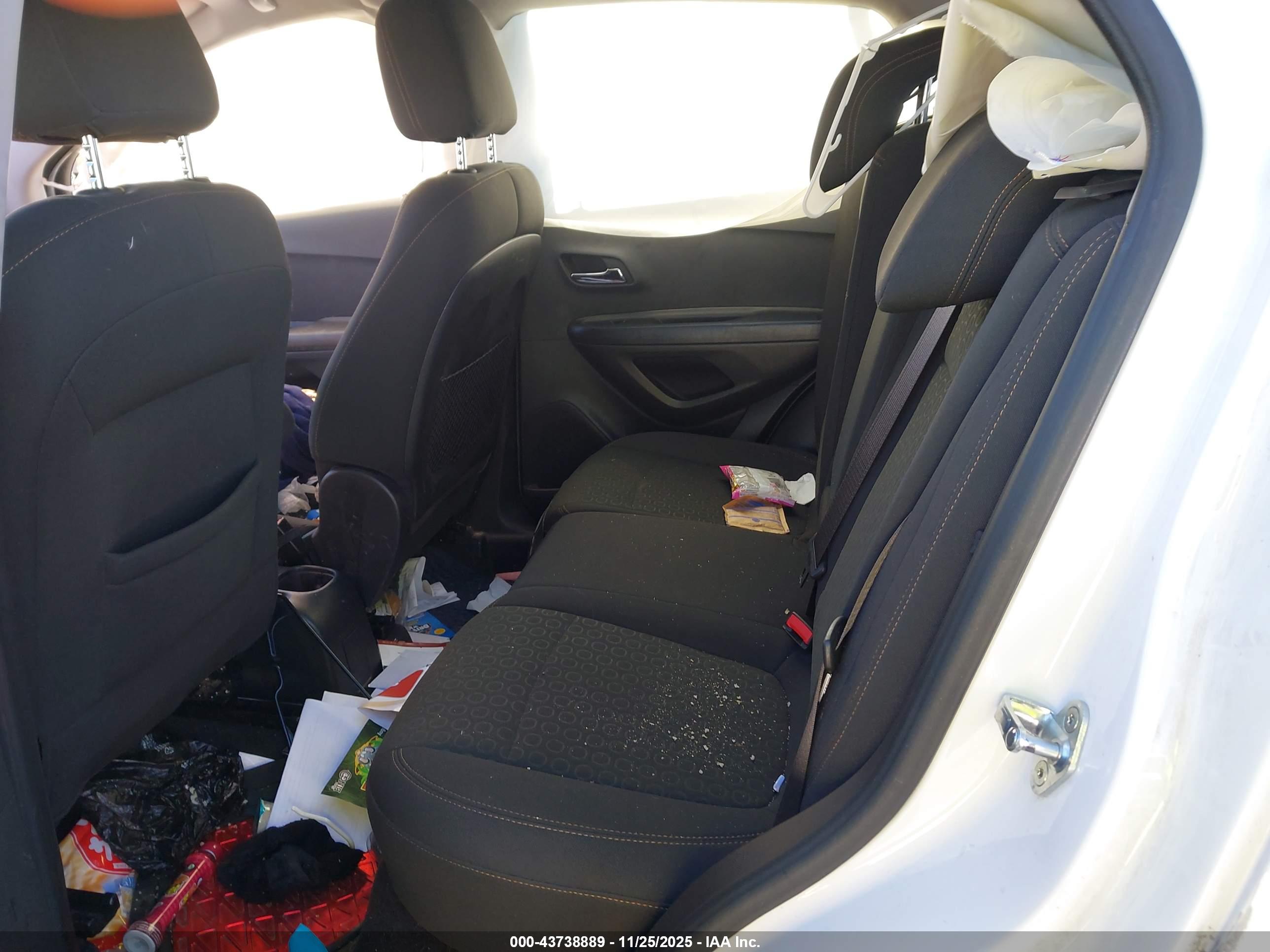 CHEVROLET TRAX image 8