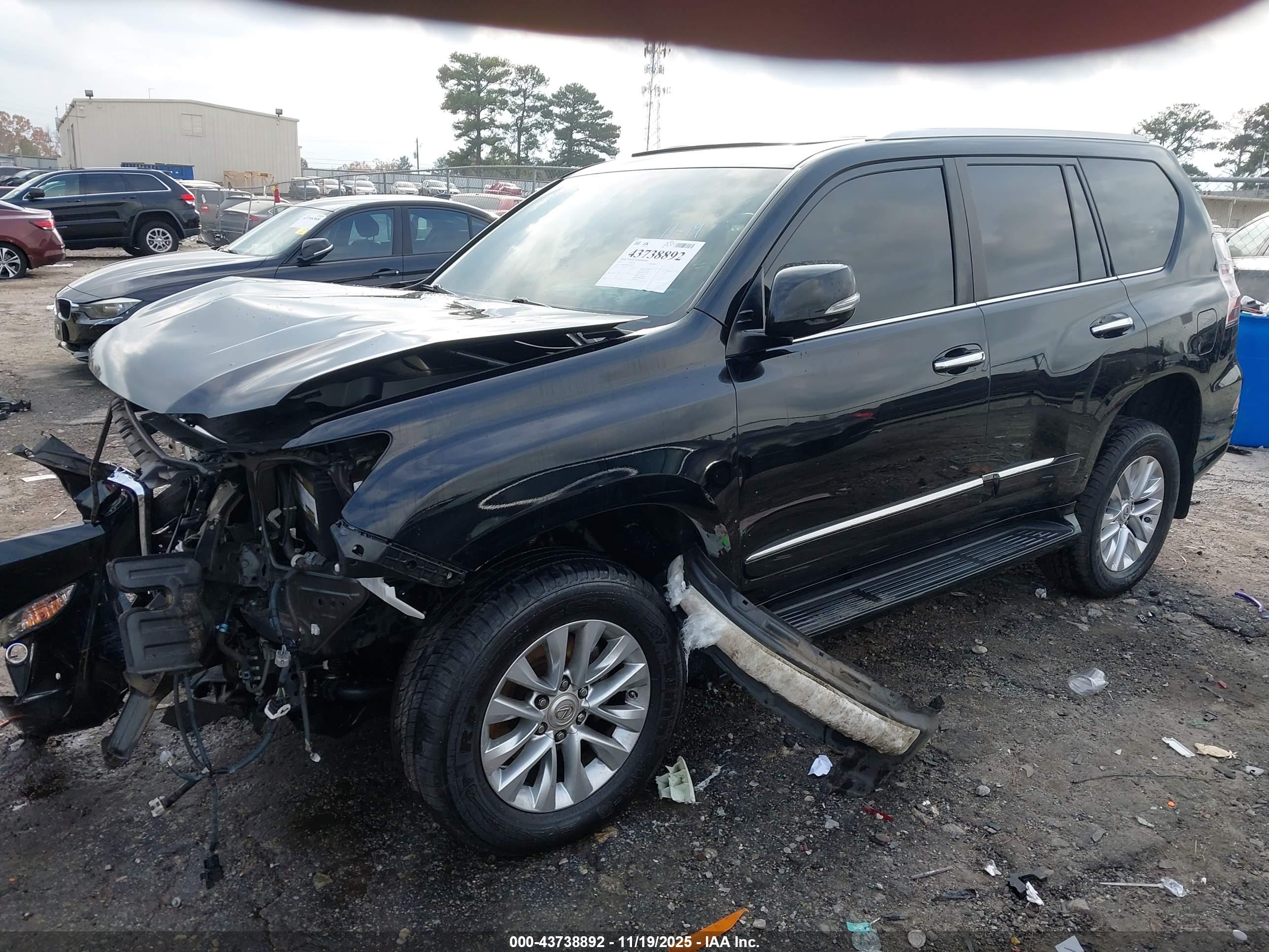 LEXUS GX image 2