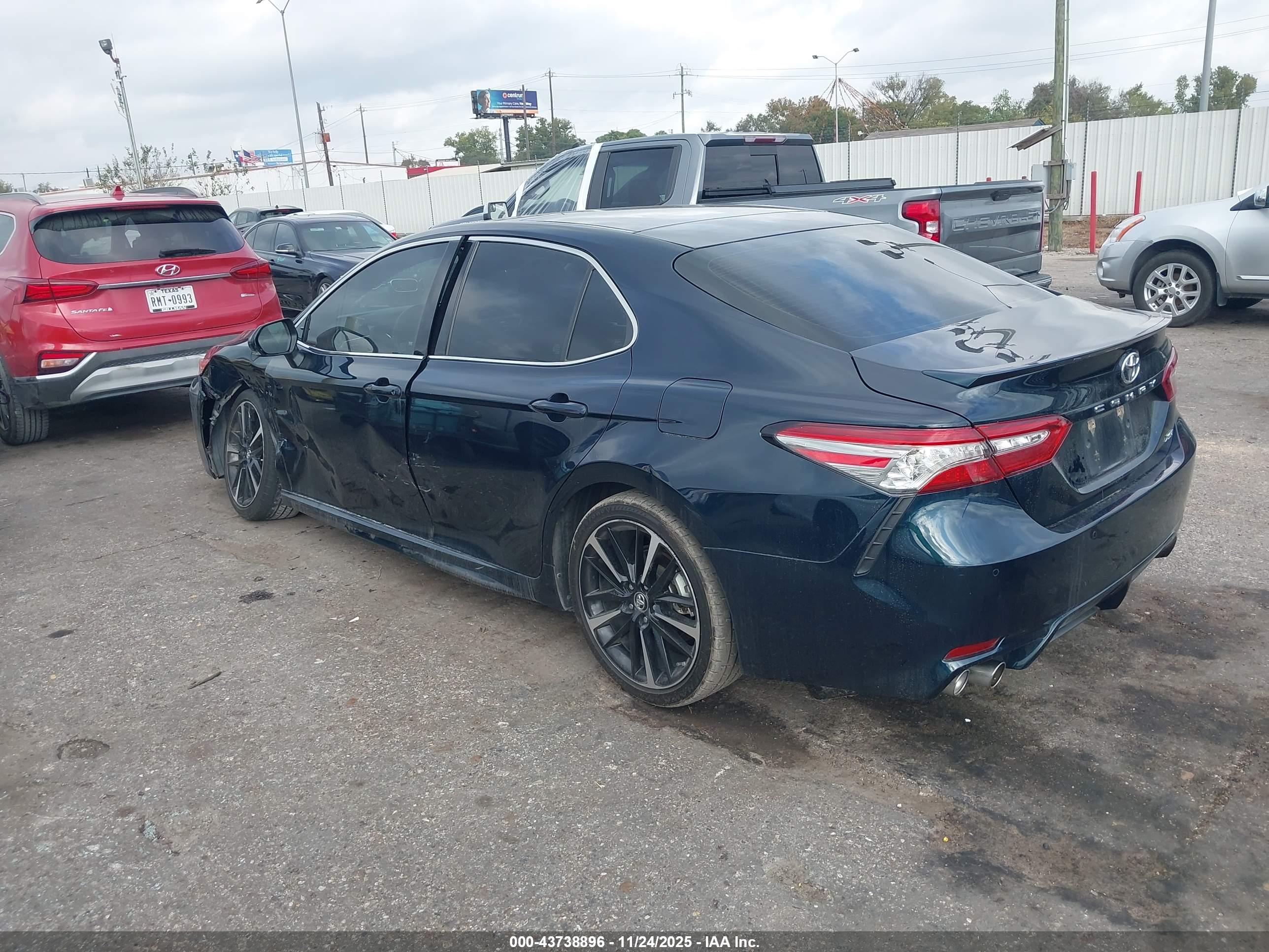 TOYOTA CAMRY image 3