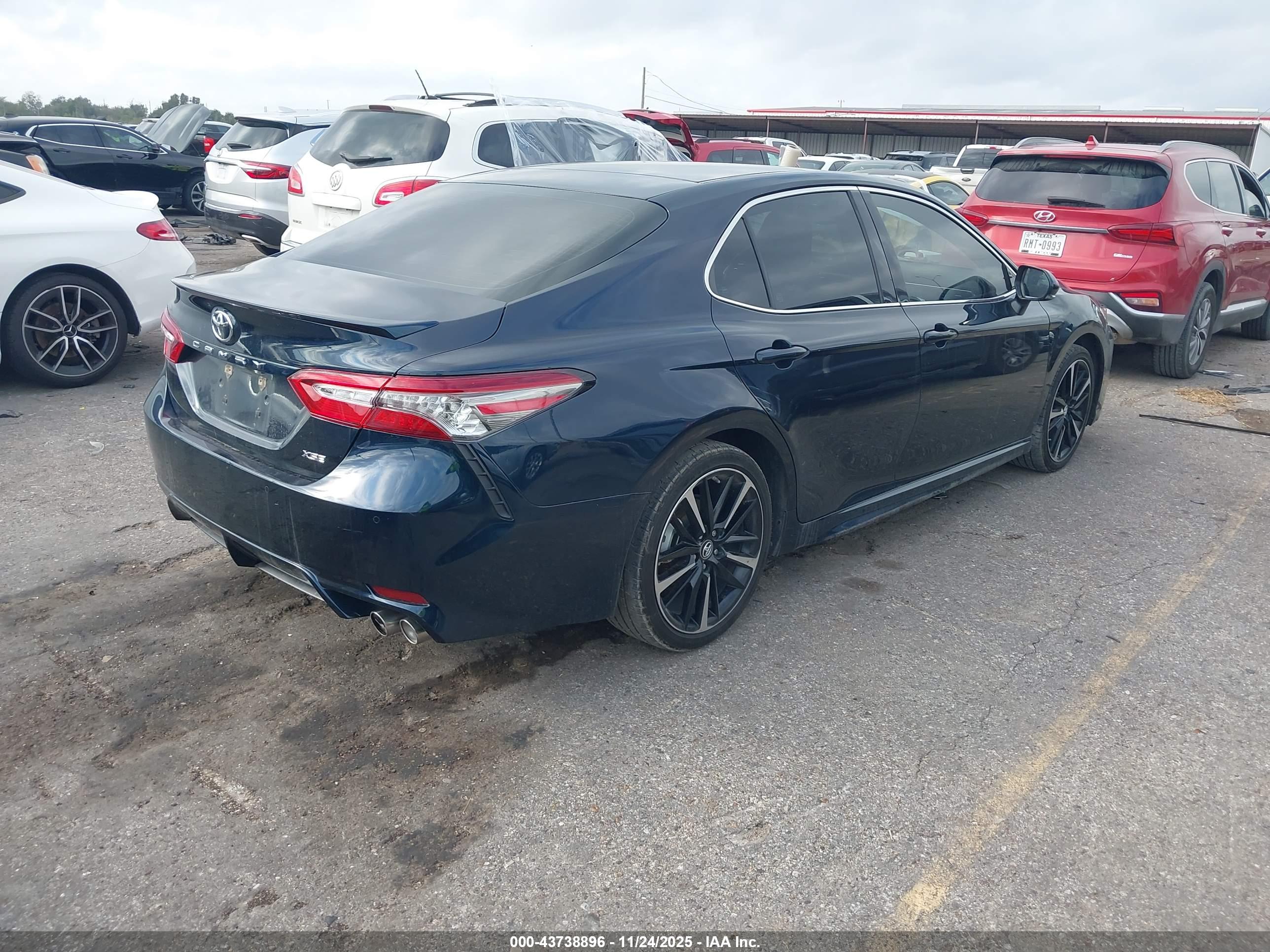 TOYOTA CAMRY image 4