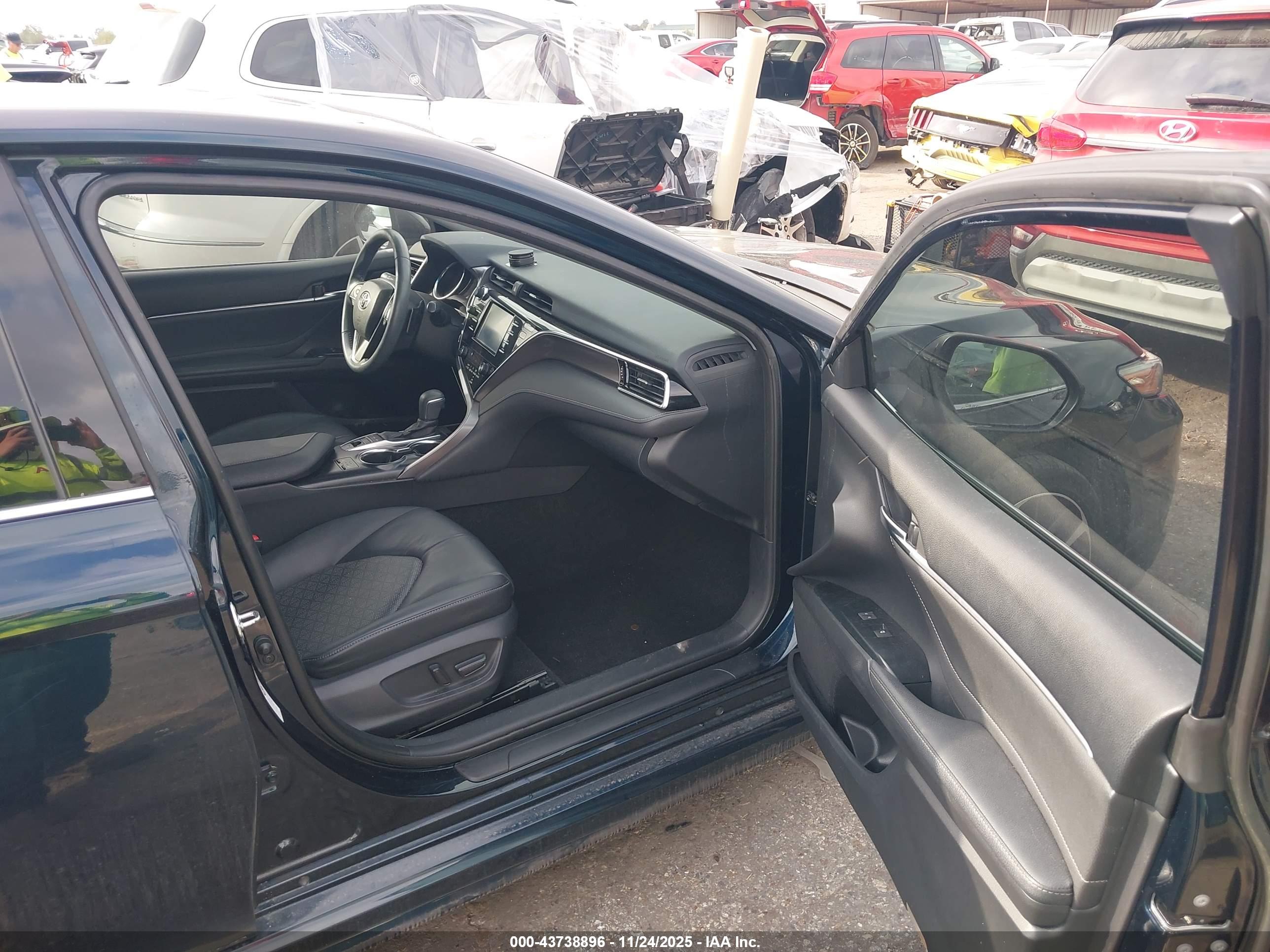 TOYOTA CAMRY image 5