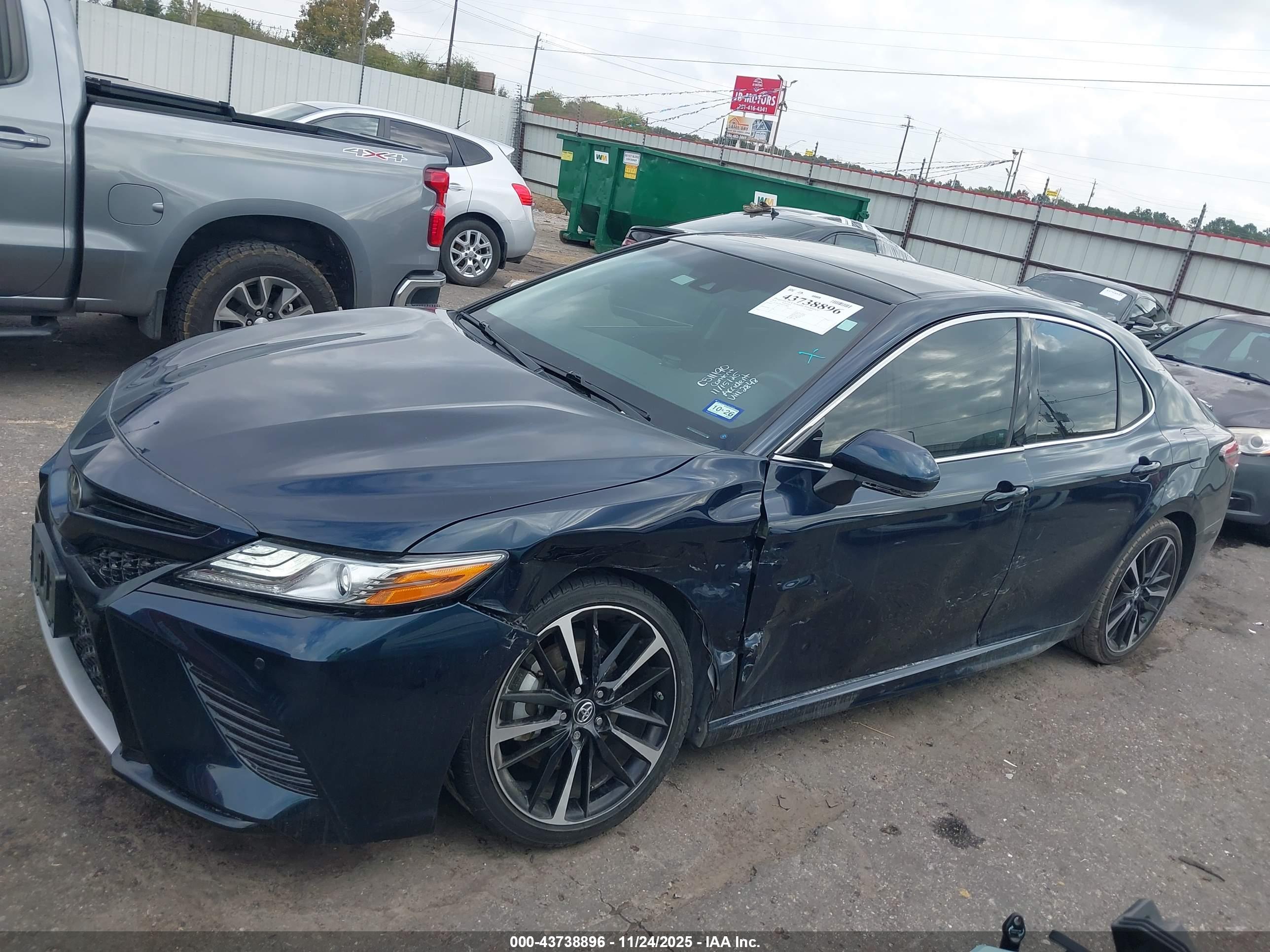 TOYOTA CAMRY image 6