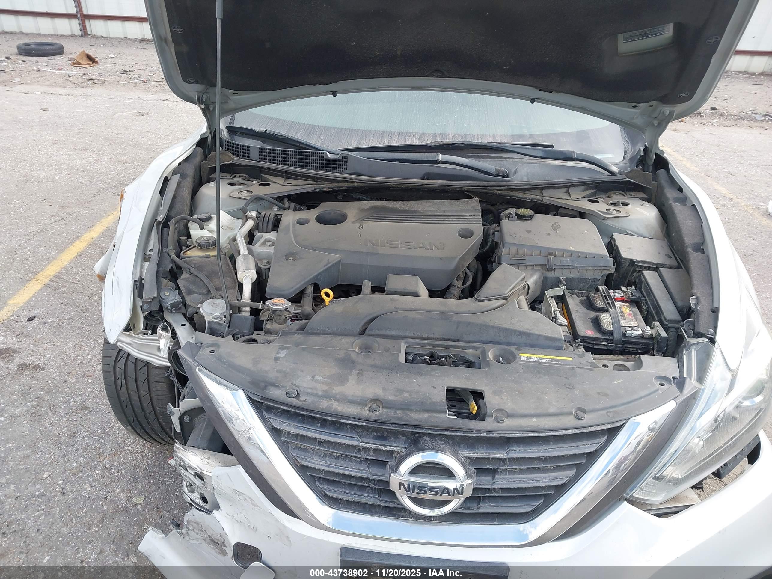 NISSAN ALTIMA image 10