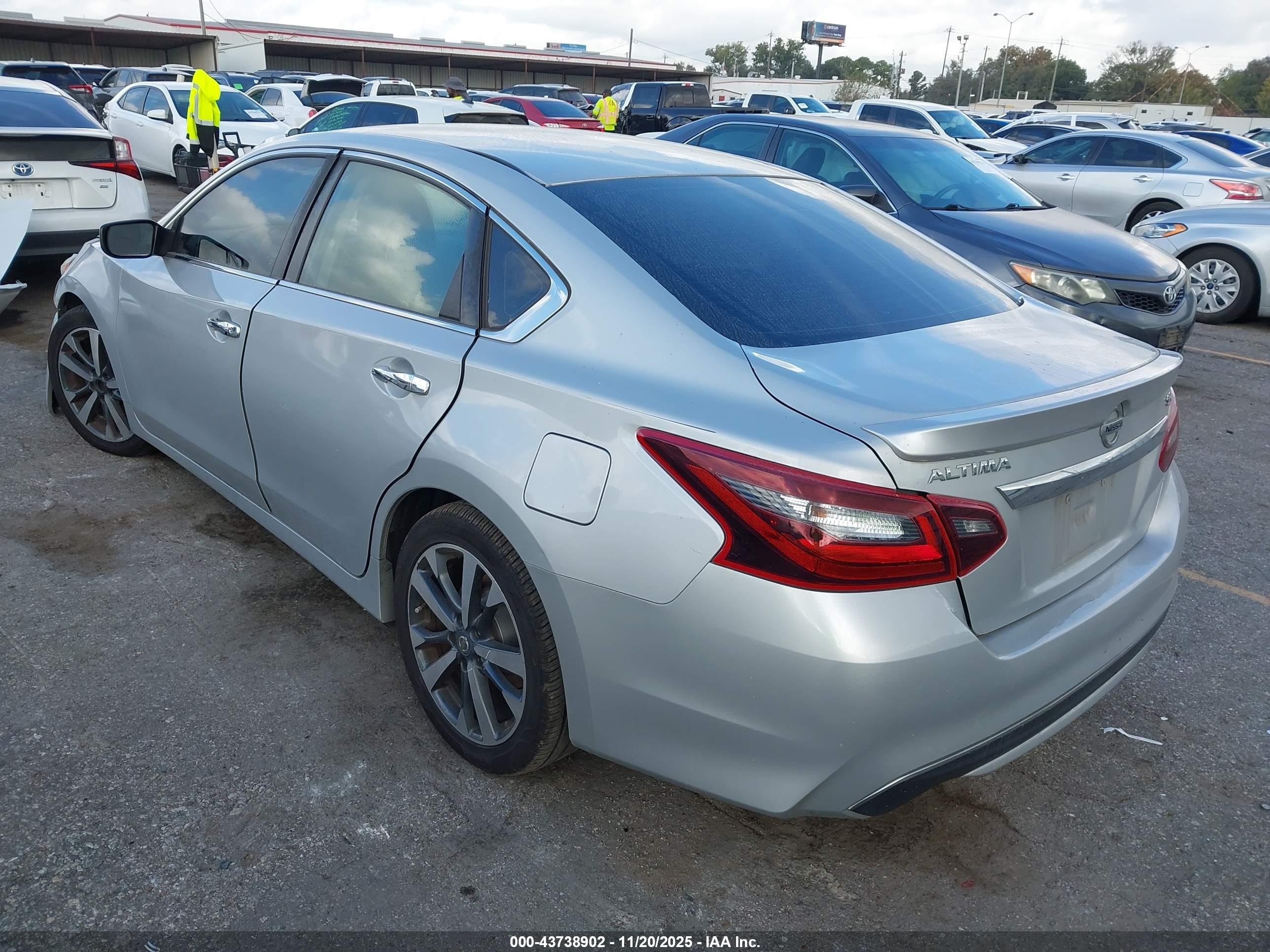 NISSAN ALTIMA image 3