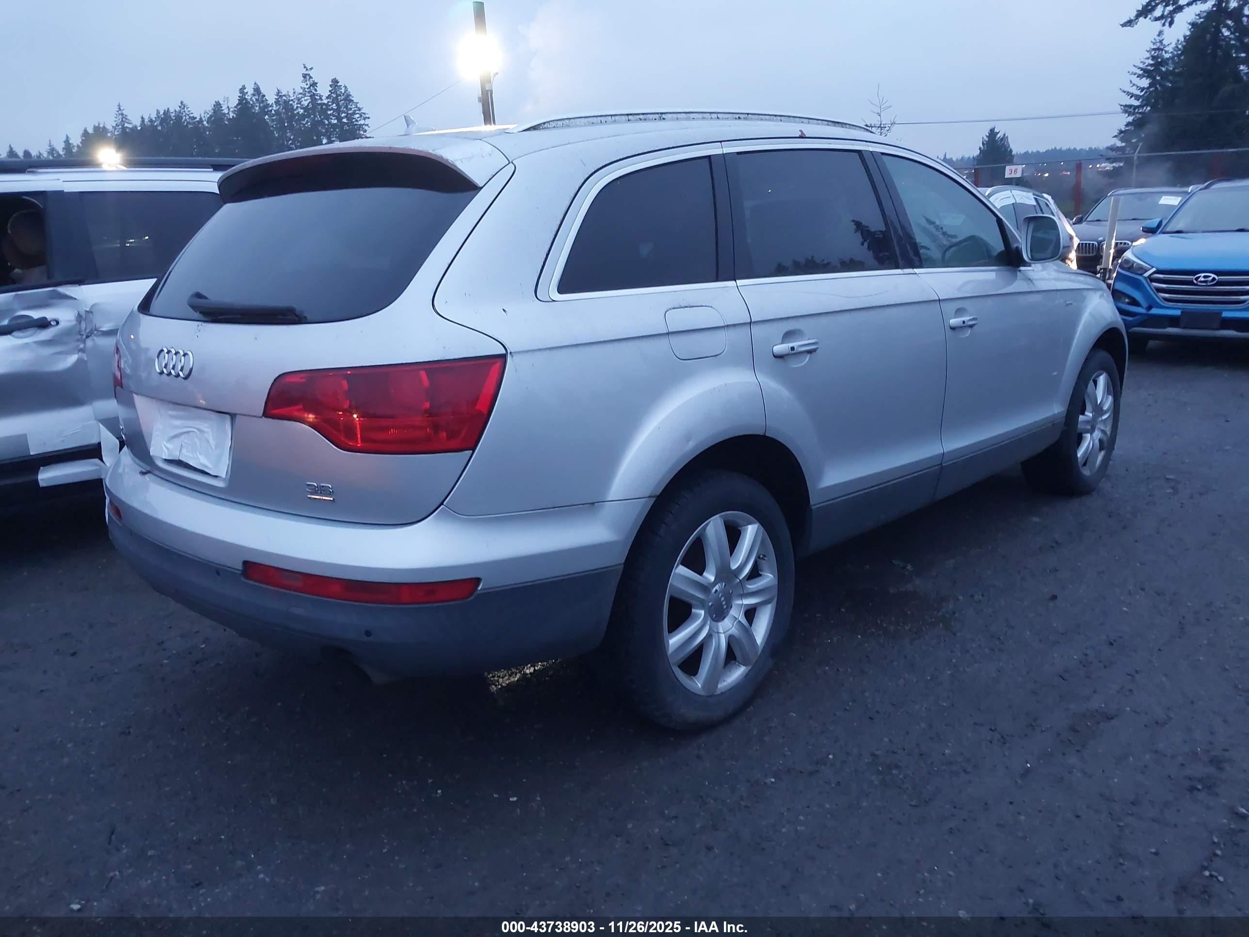 AUDI Q7 image 4