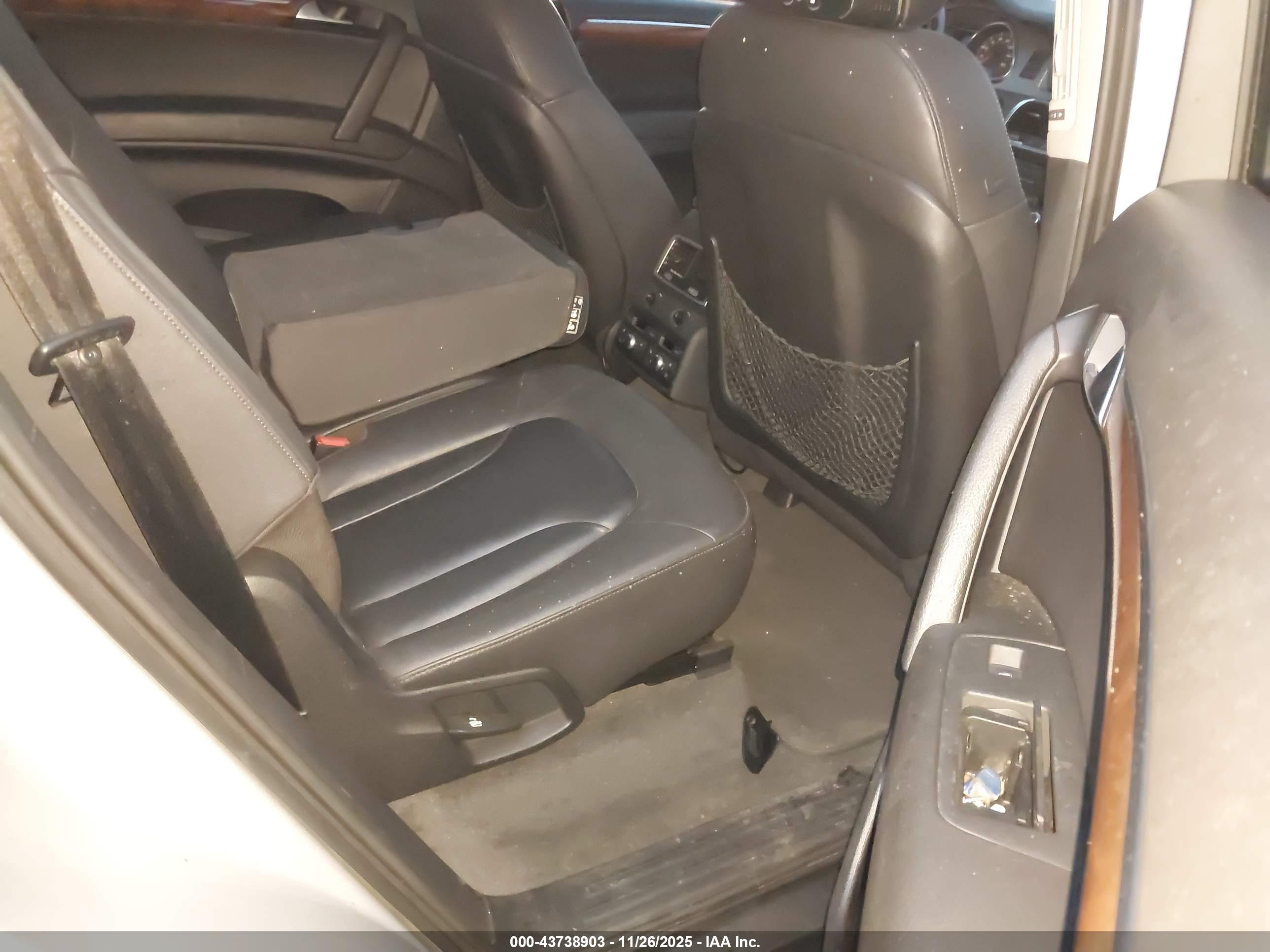 AUDI Q7 image 8