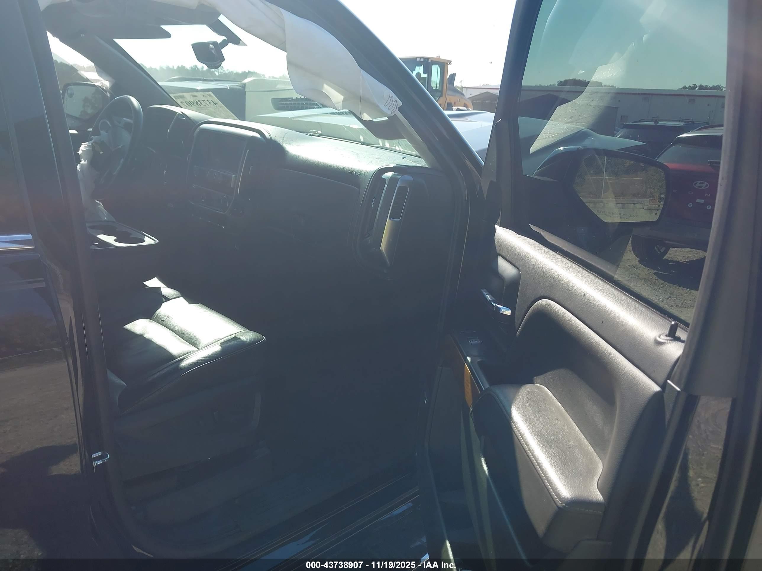 CHEVROLET SILVERADO image 5