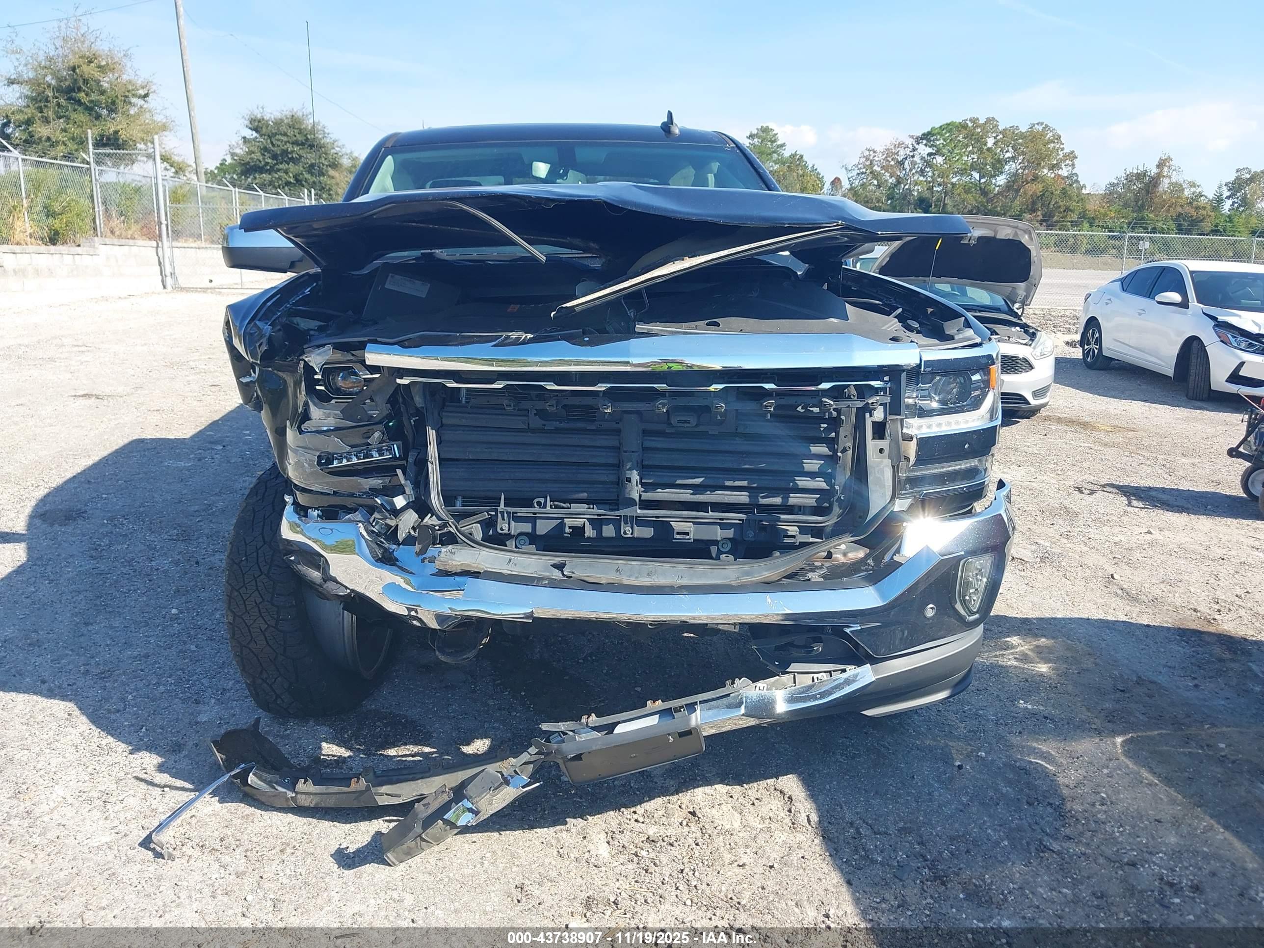 CHEVROLET SILVERADO image 6