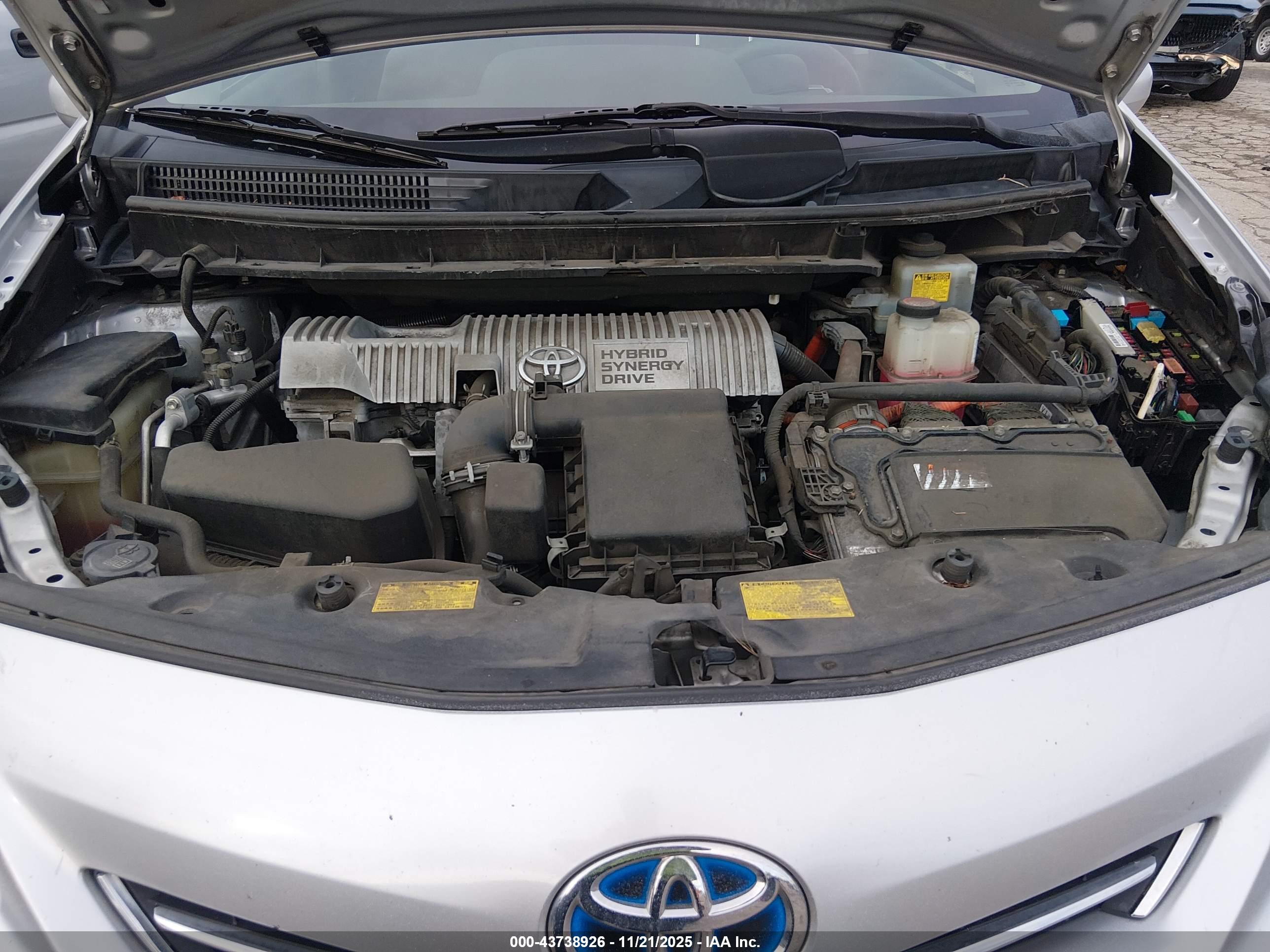 TOYOTA PRIUS image 10