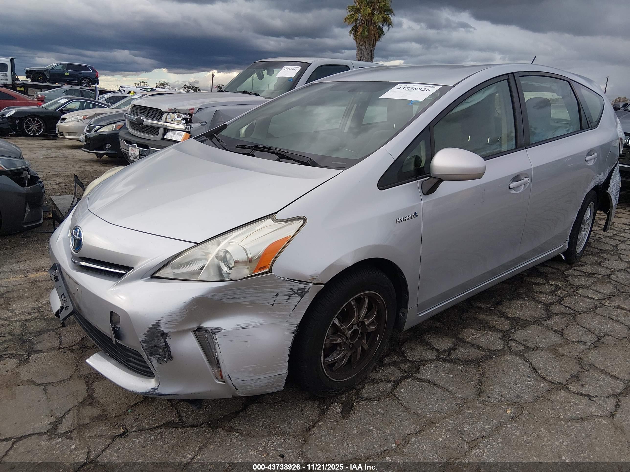 TOYOTA PRIUS image 2
