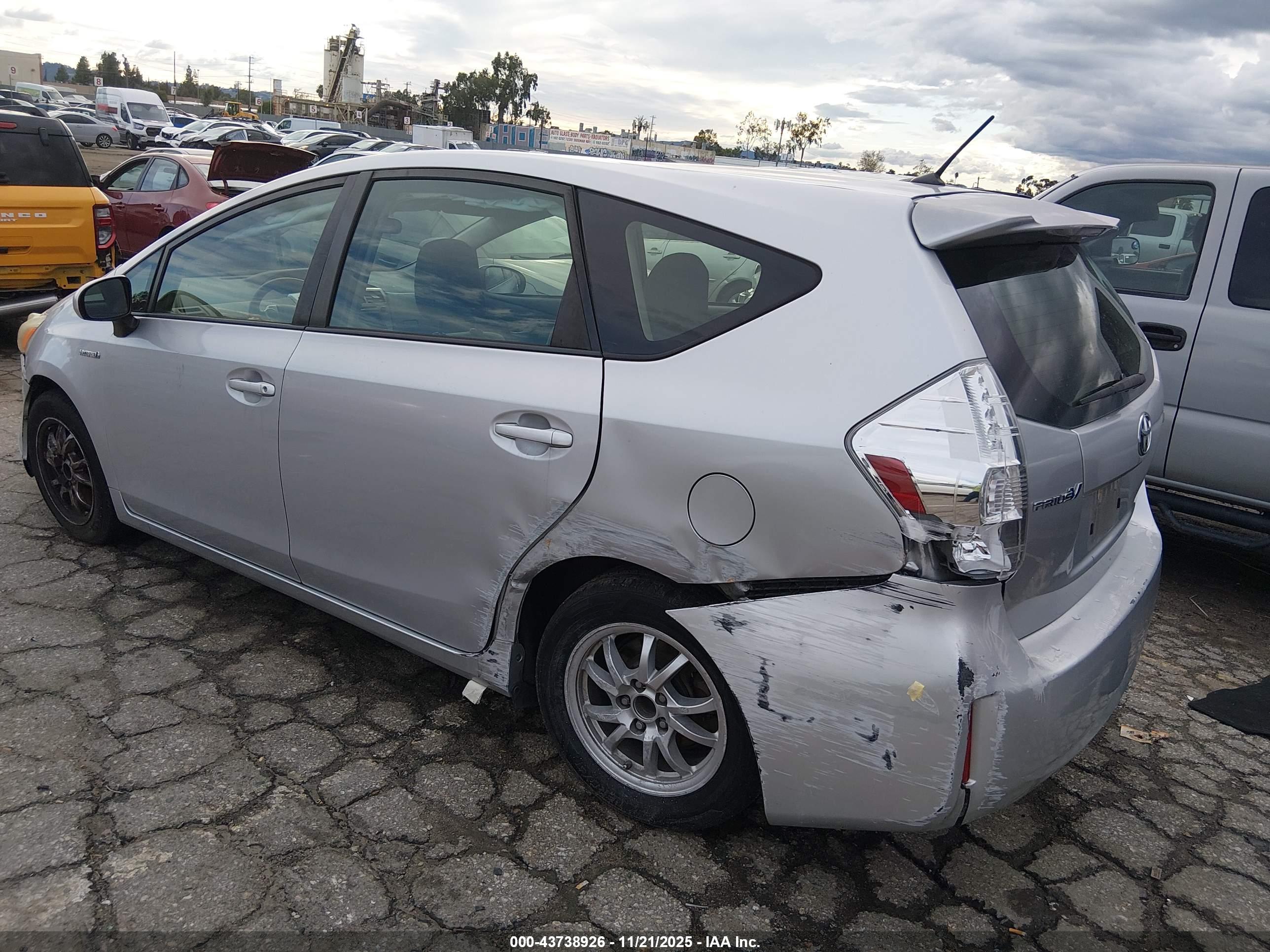 TOYOTA PRIUS image 3