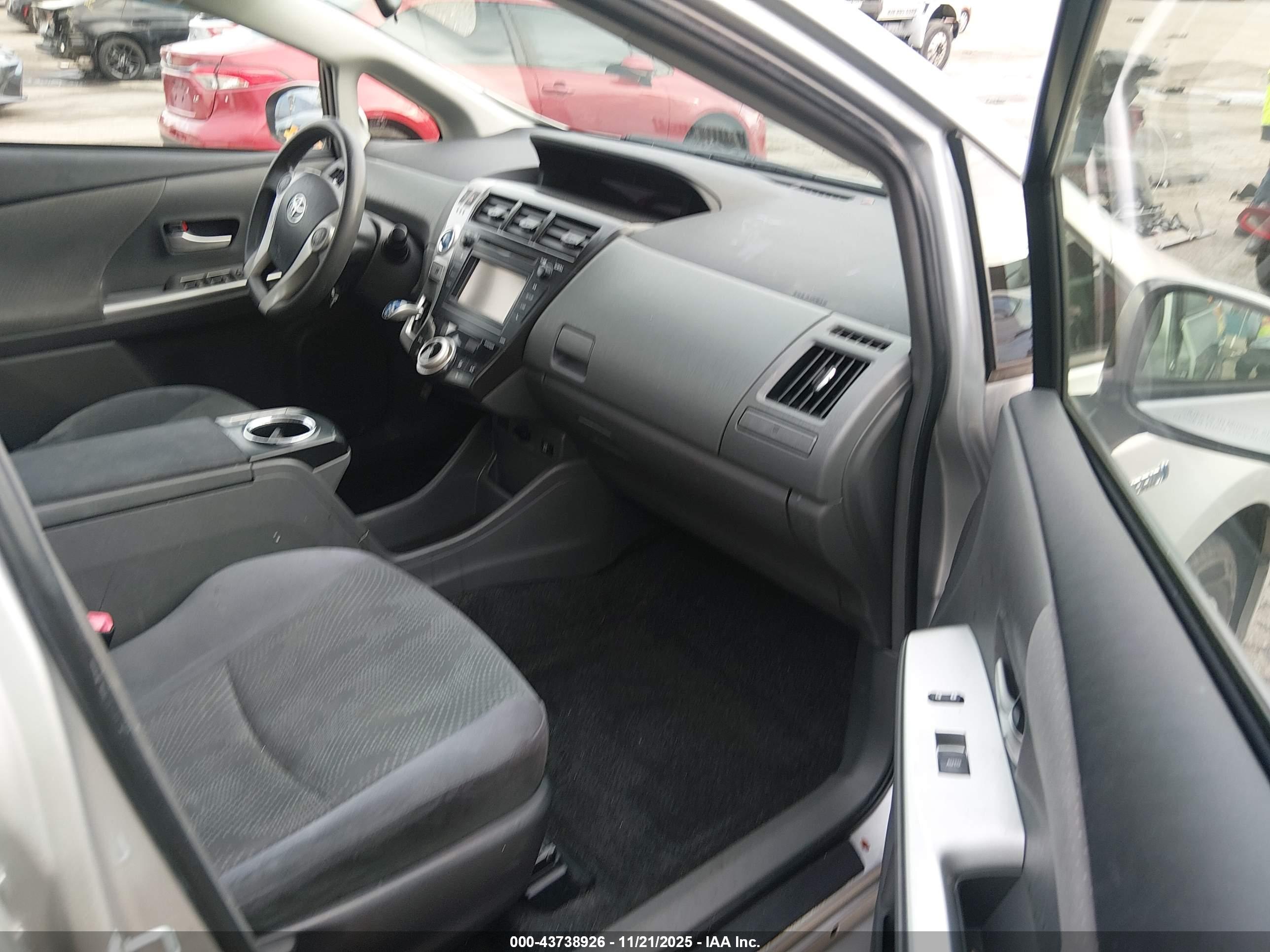 TOYOTA PRIUS image 5