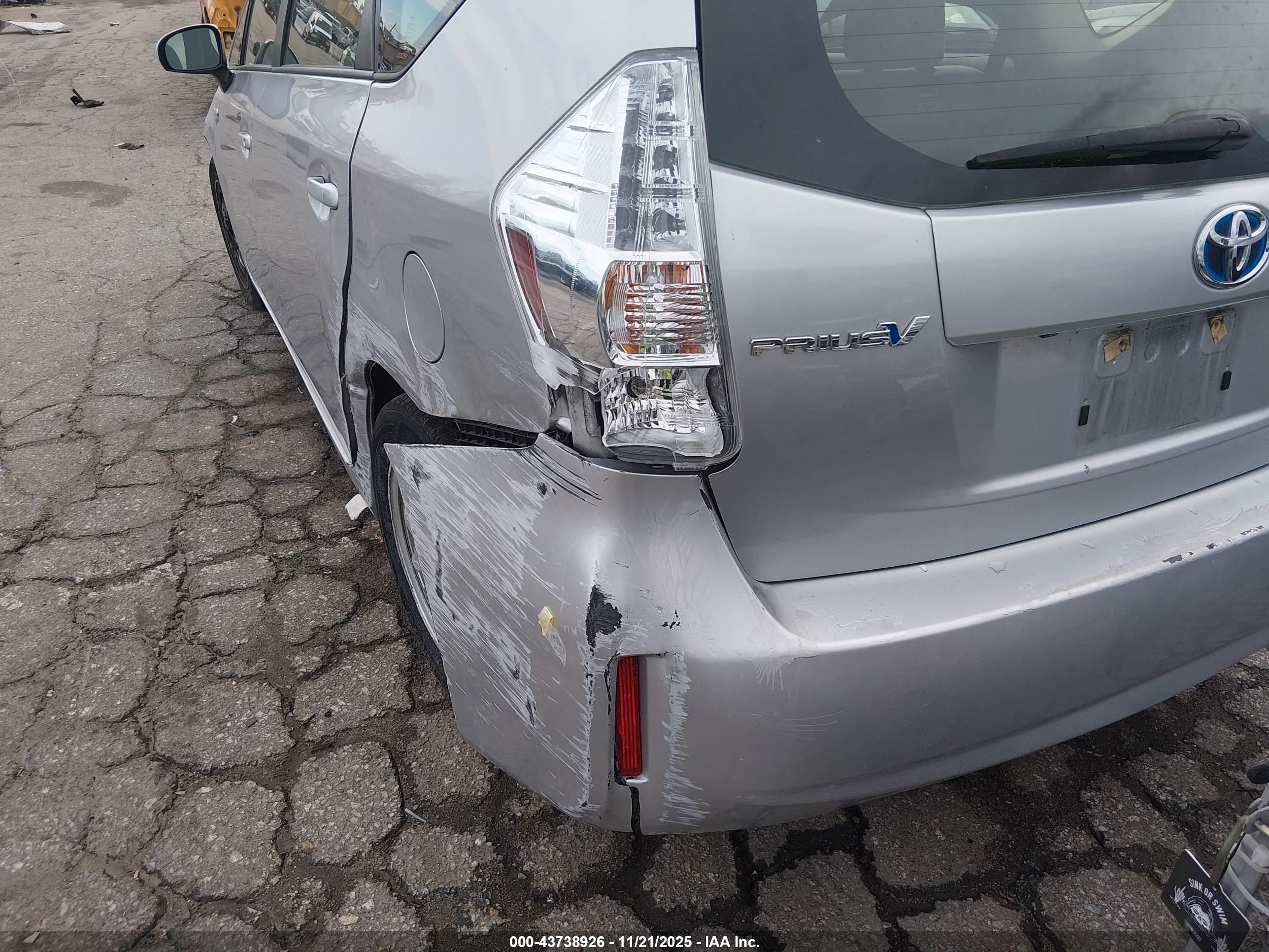 TOYOTA PRIUS image 6