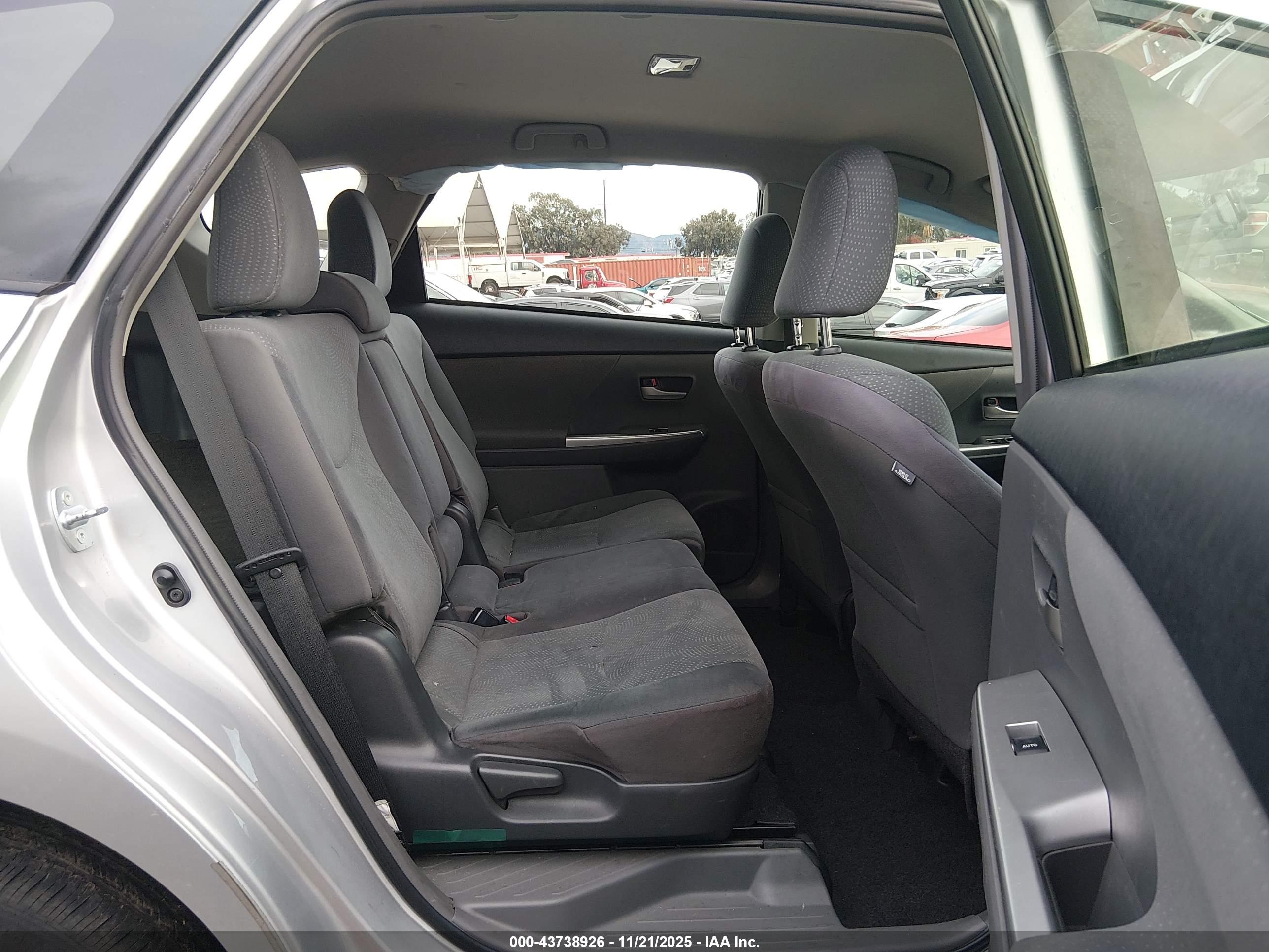 TOYOTA PRIUS image 8