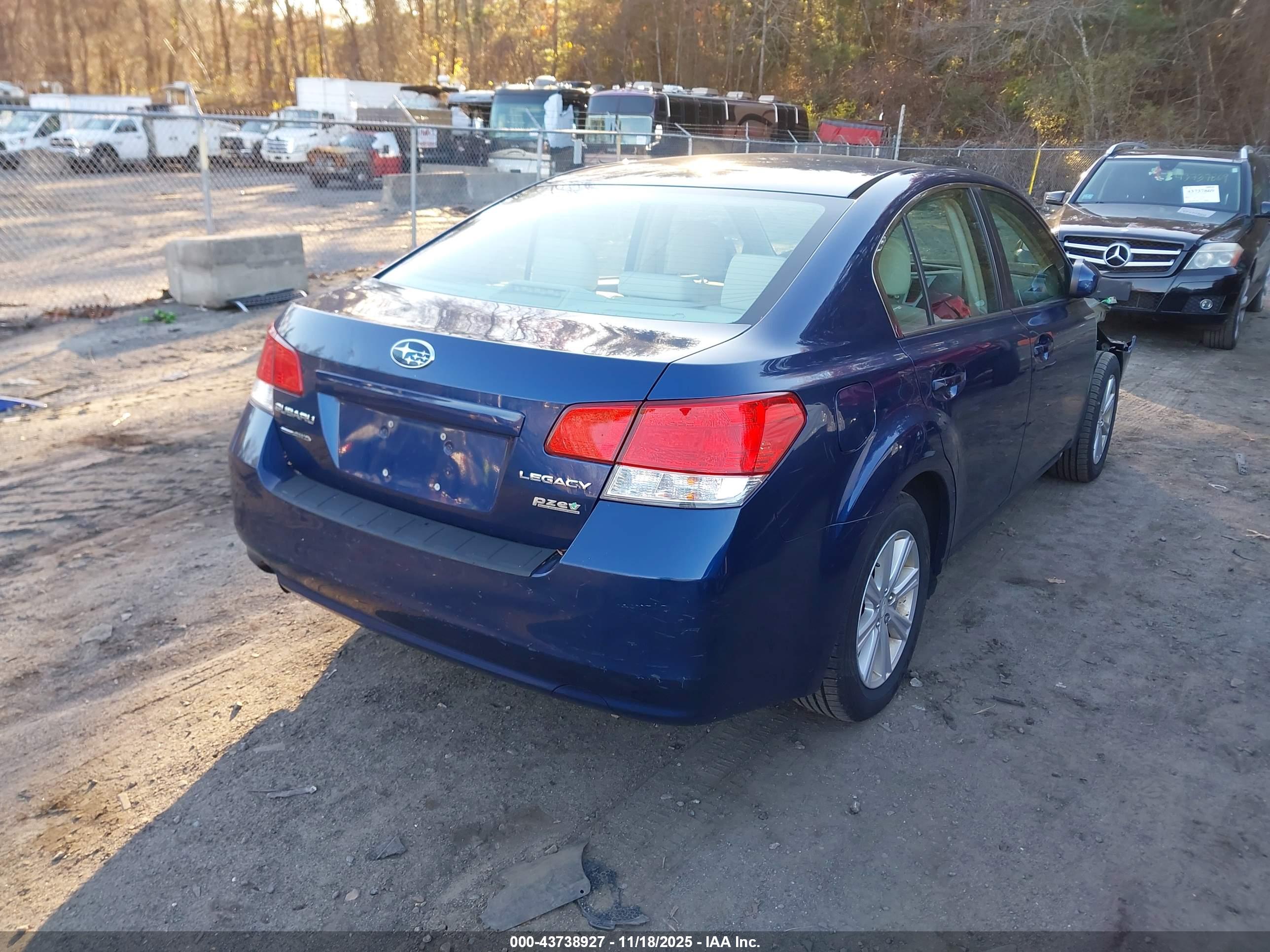 SUBARU LEGACY image 4