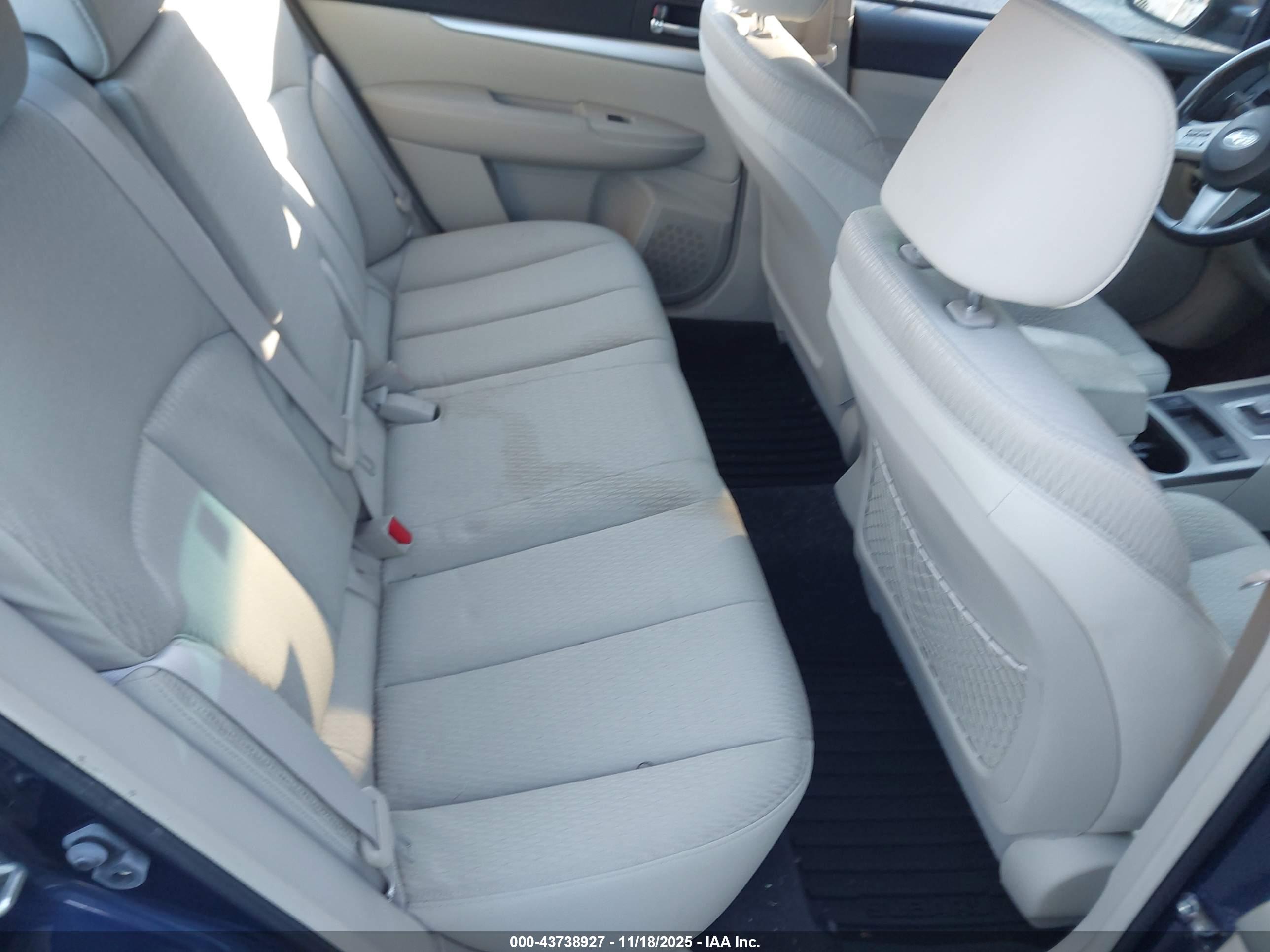 SUBARU LEGACY image 8