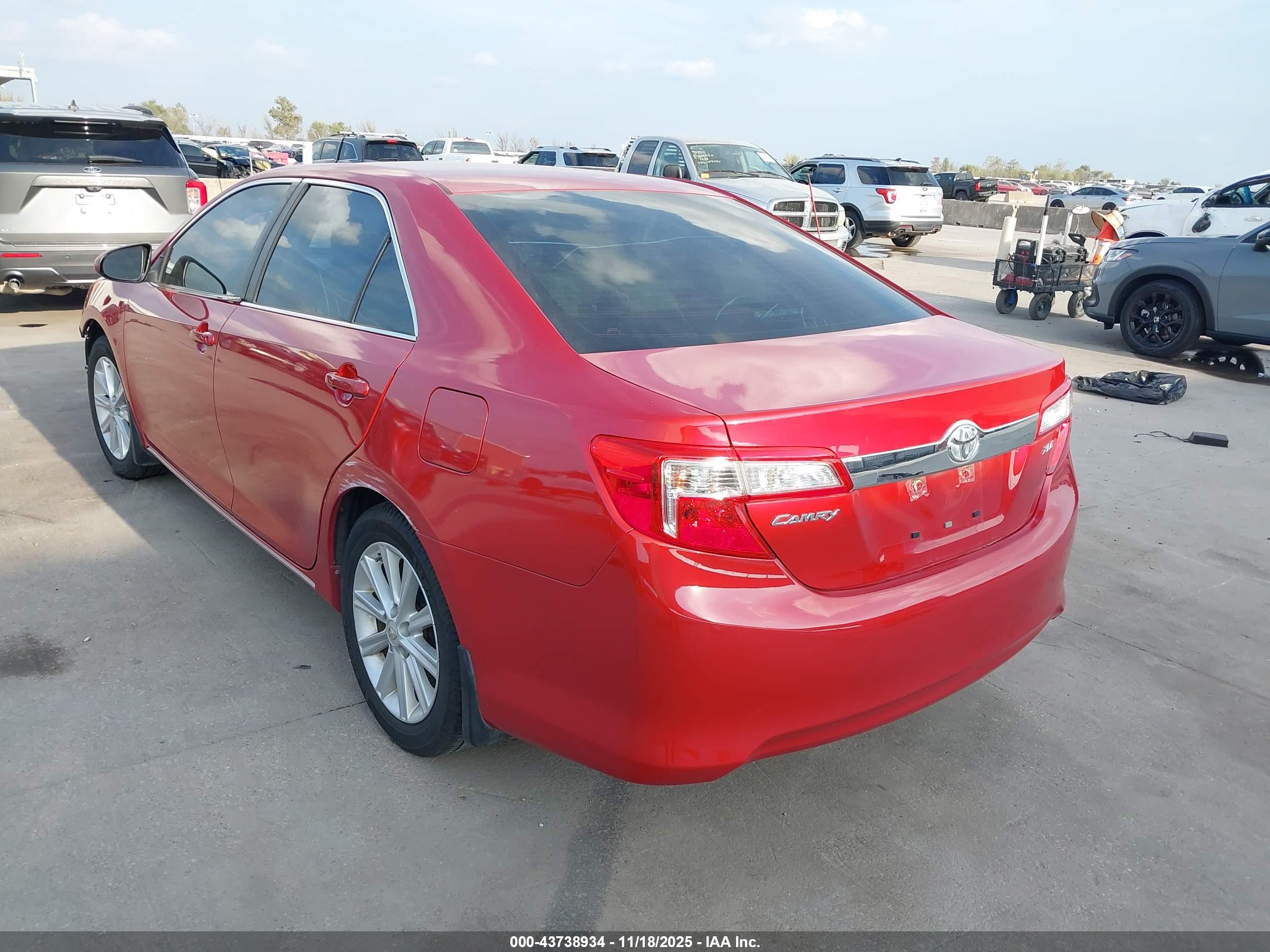 TOYOTA CAMRY image 3