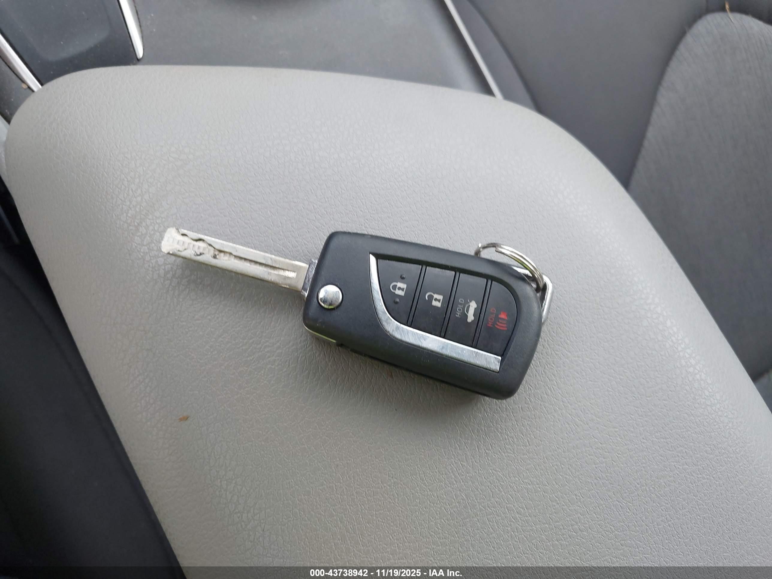 TOYOTA CAMRY image 11