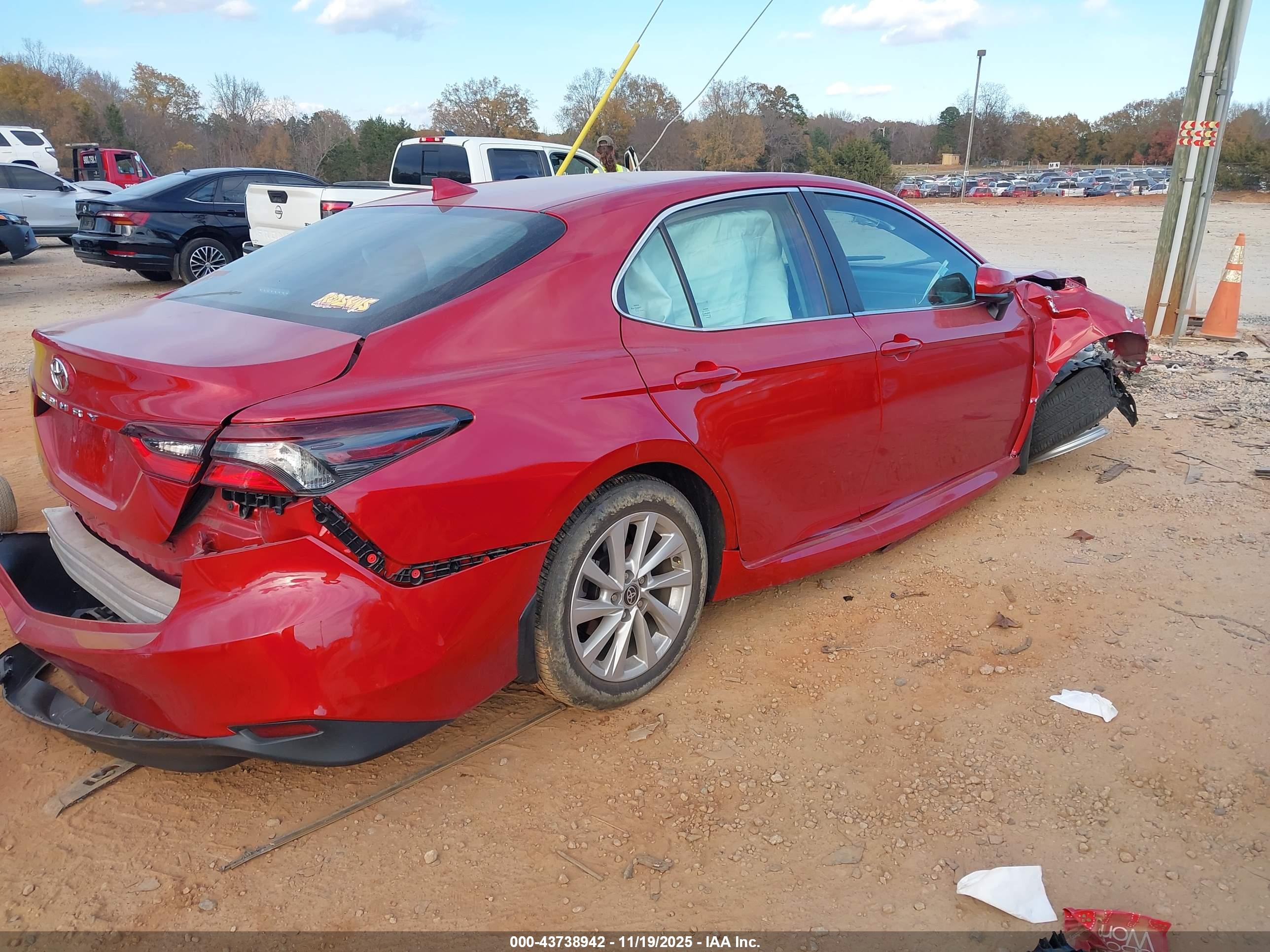 TOYOTA CAMRY image 4